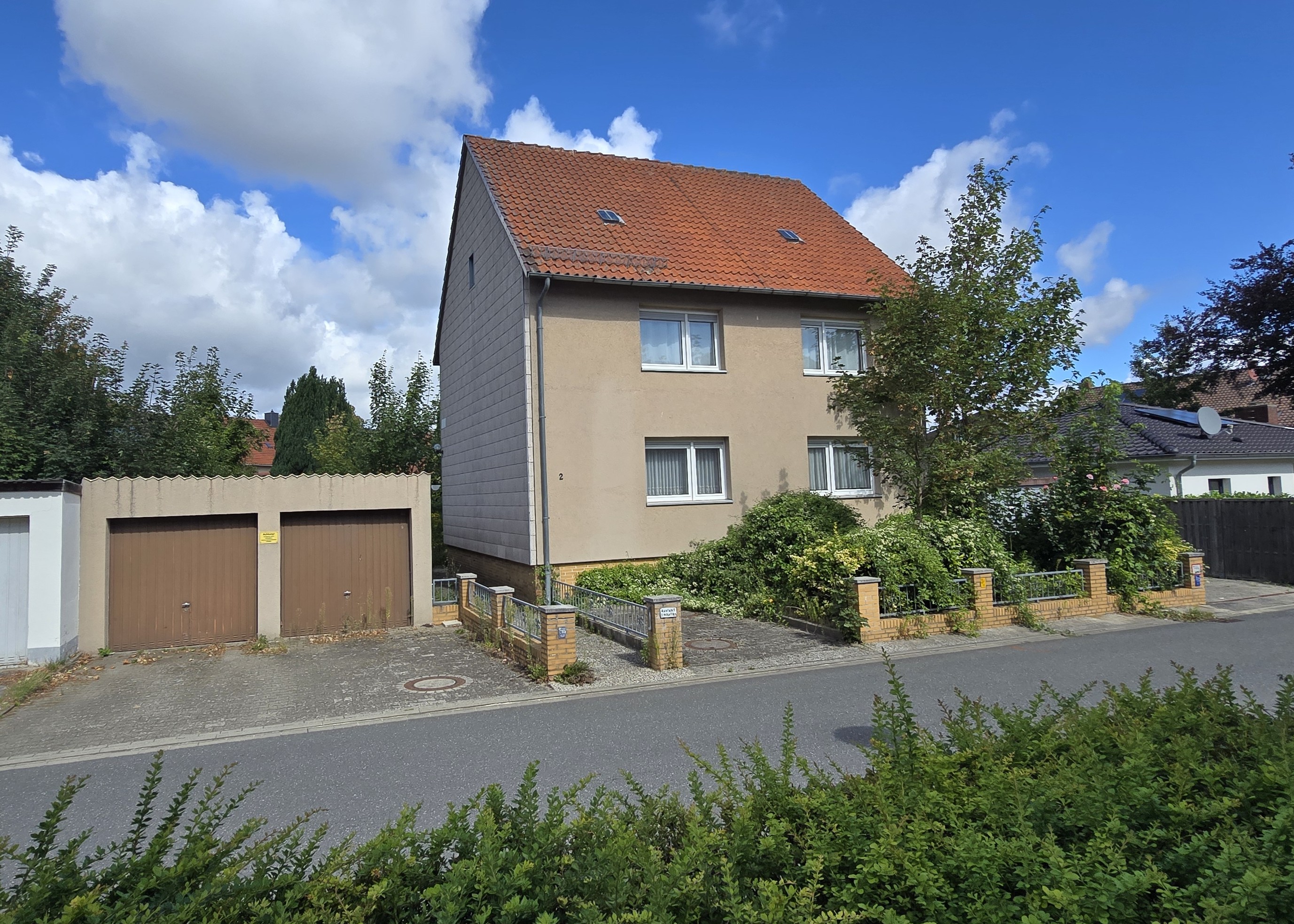 Mehr Platz, mehr Möglichkeiten,  mehr Zuhause! – Zweifamilienhaus mit Anbau