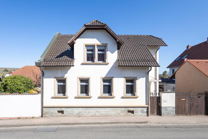 Kleinkarlbach: Charmantes Traumhaus (BJ 1907) mit Terrassenblick in die Weinberge!