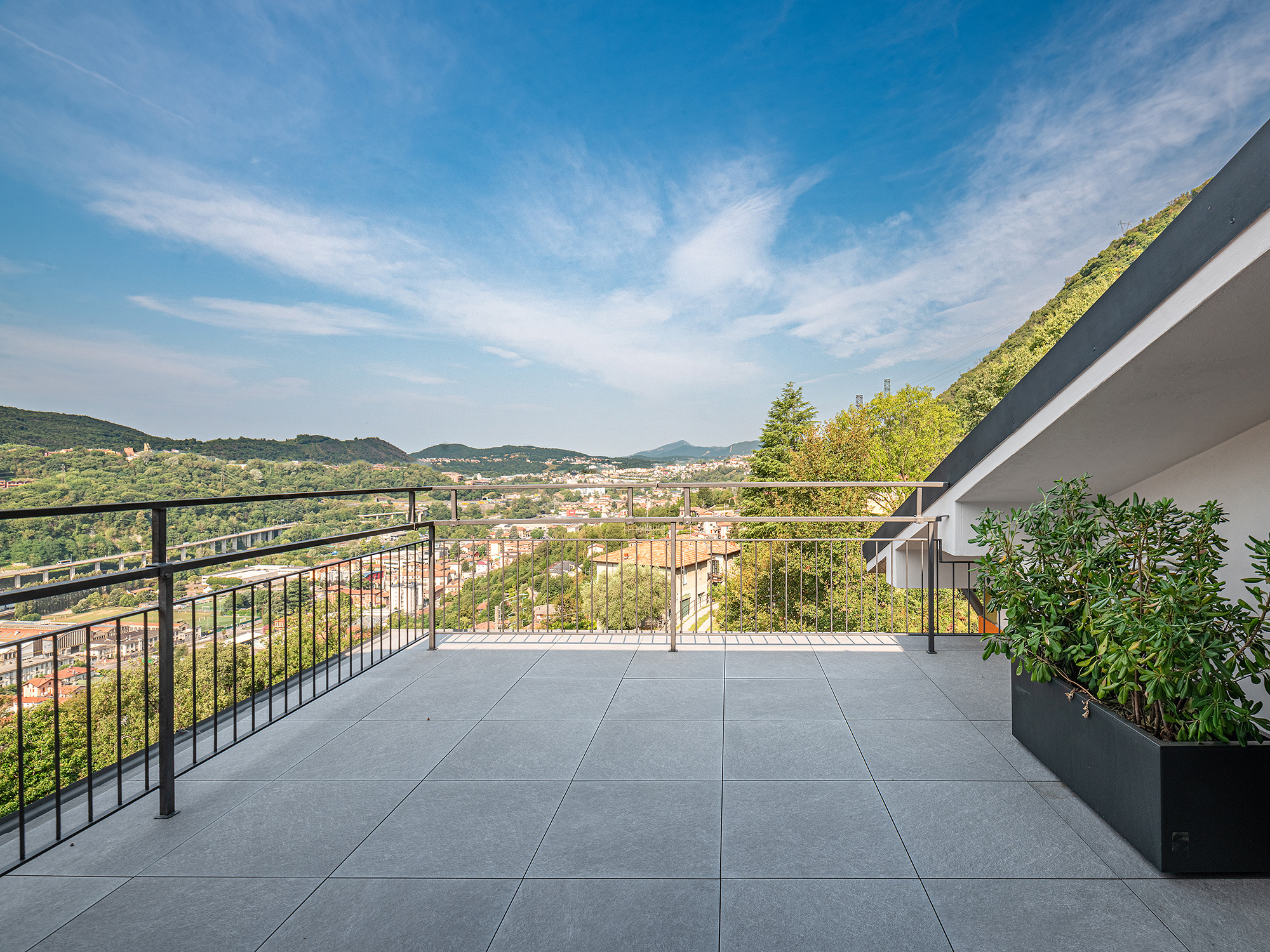 Renovated top-floor apartment in Cernobbio
