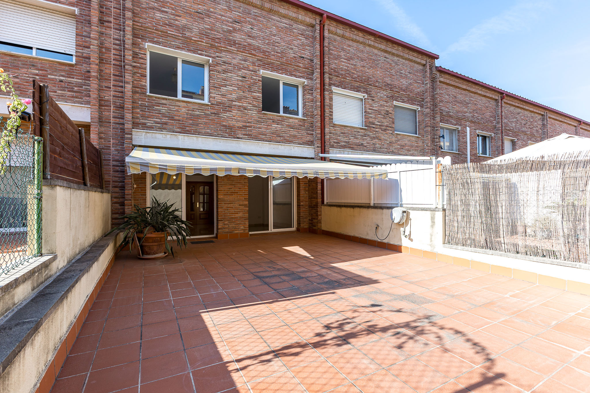 Townhouse with large terraces and a communal pool in one of Tarragona’s best areas