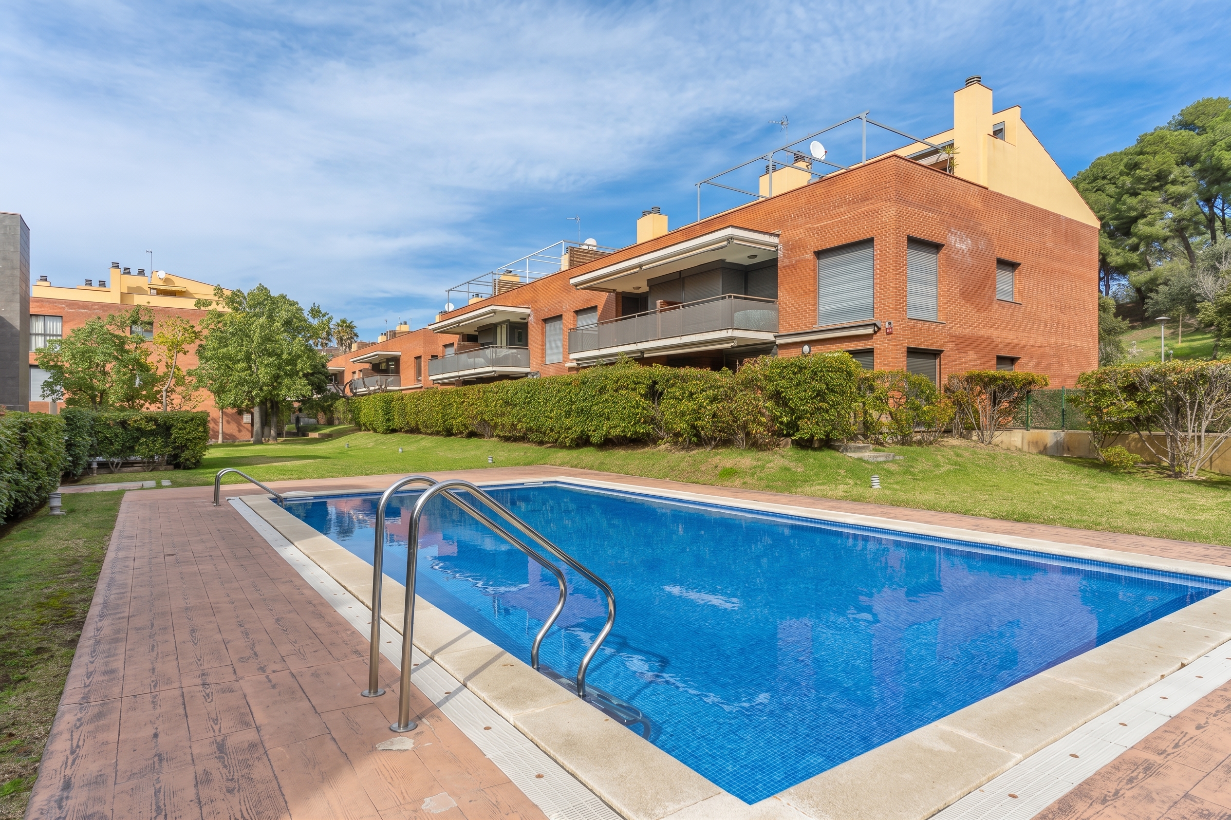 Spacious duplex with pool and terrace