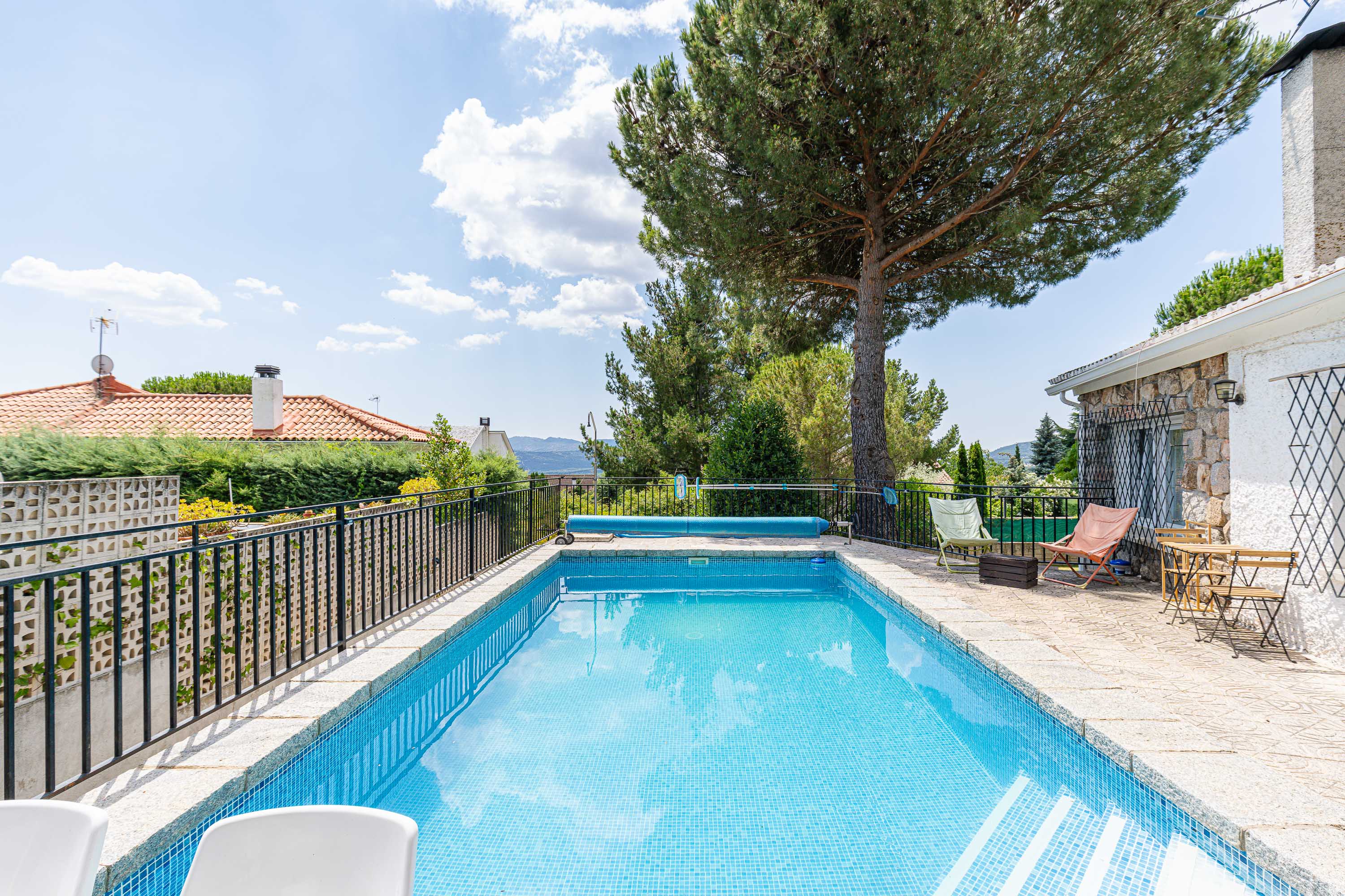 Detached chalet with pool and plot in Becerril de la Sierra