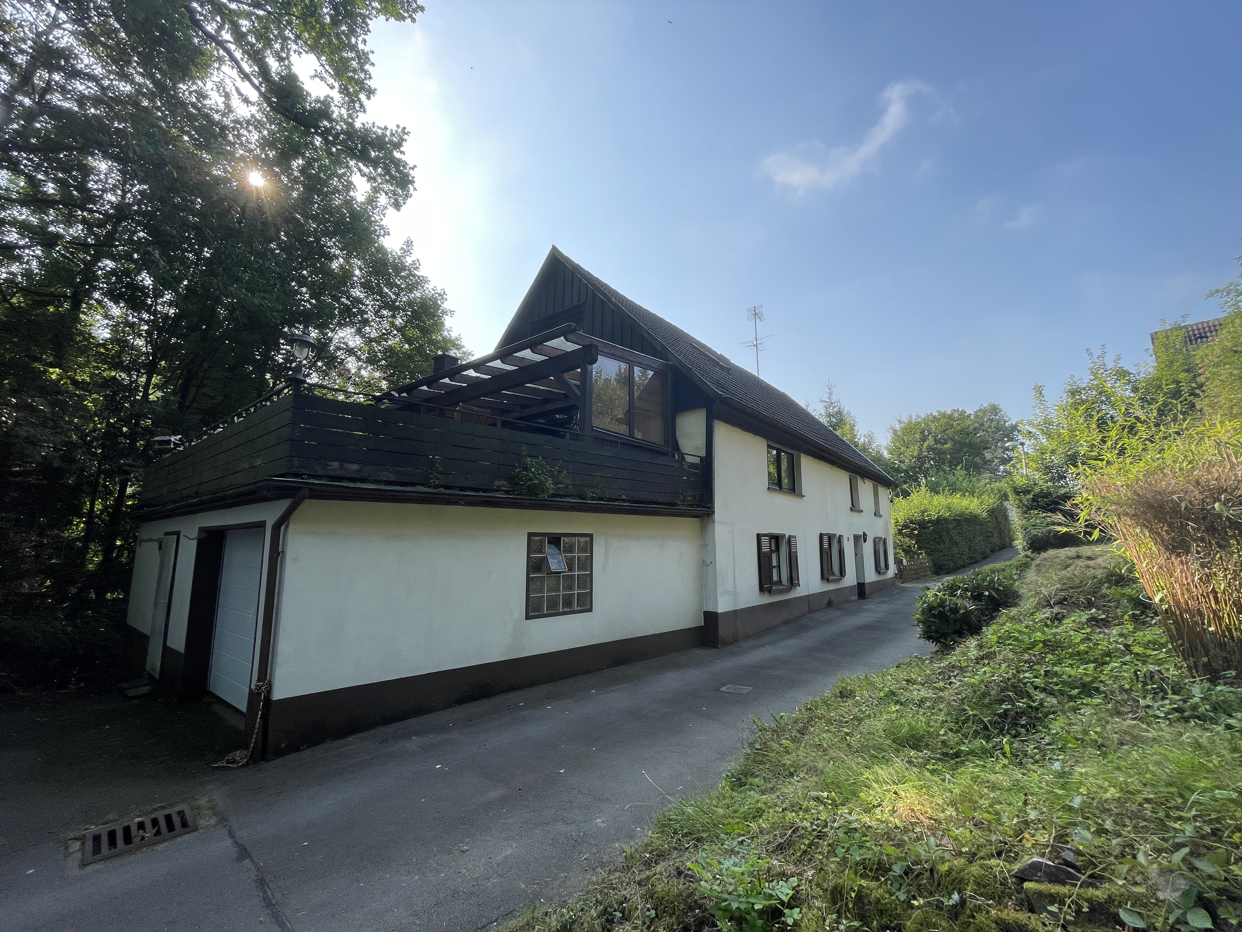 Handwerker gesucht: Einfamilienhaus im Grünen mit viel Potenzial