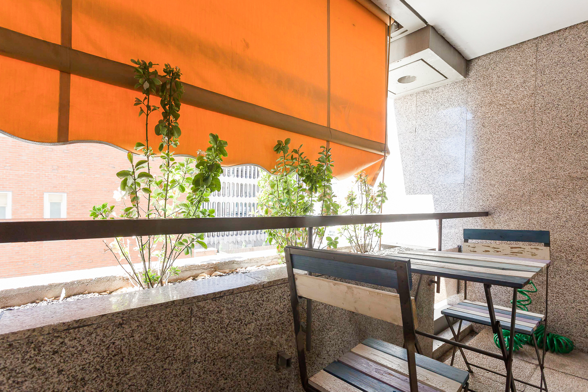 UNFURNISHED exterior flat for rent with terrace, storage room and option of parking in the building