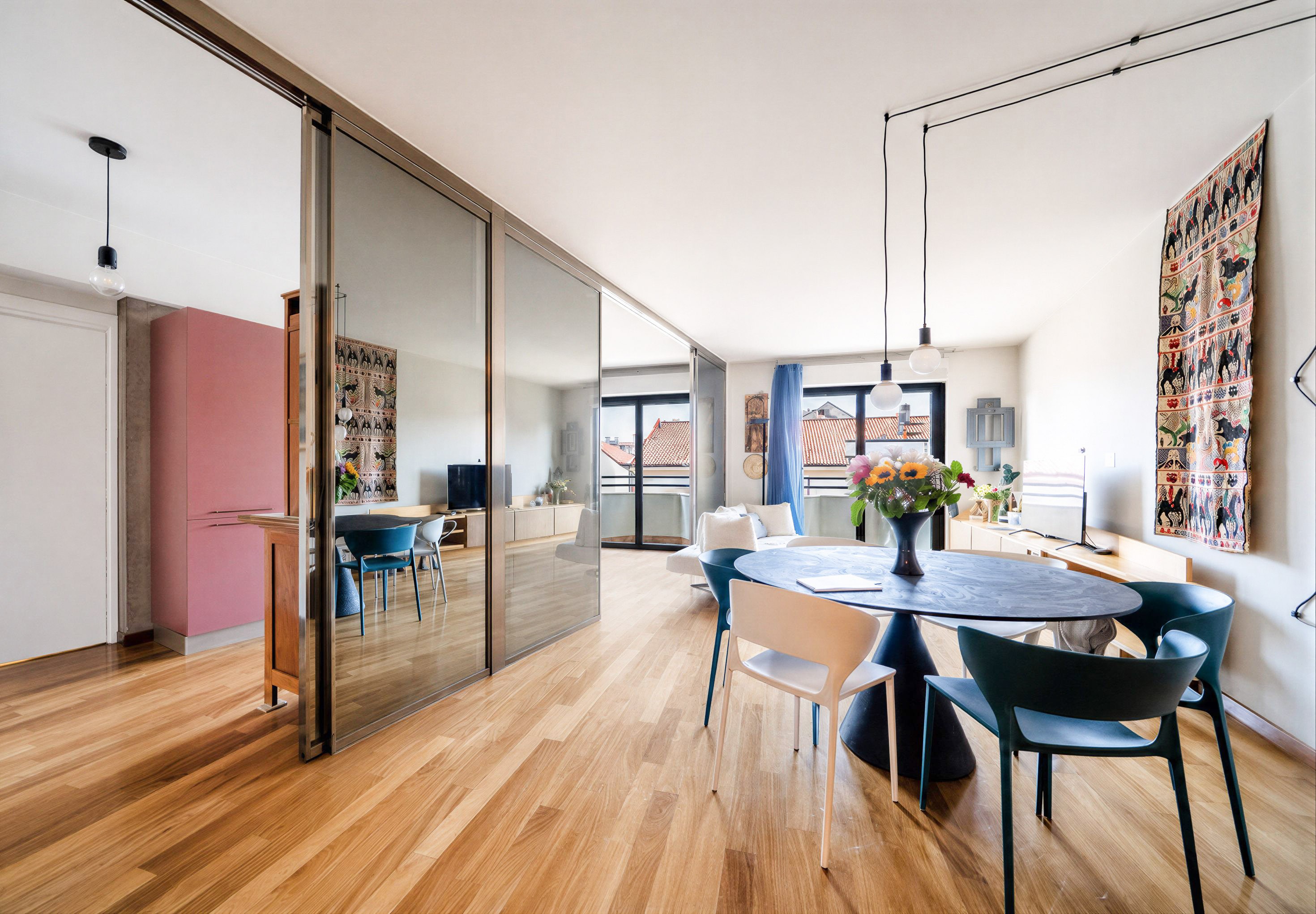 Bright four-room apartment on an upper floor in Porta Romana