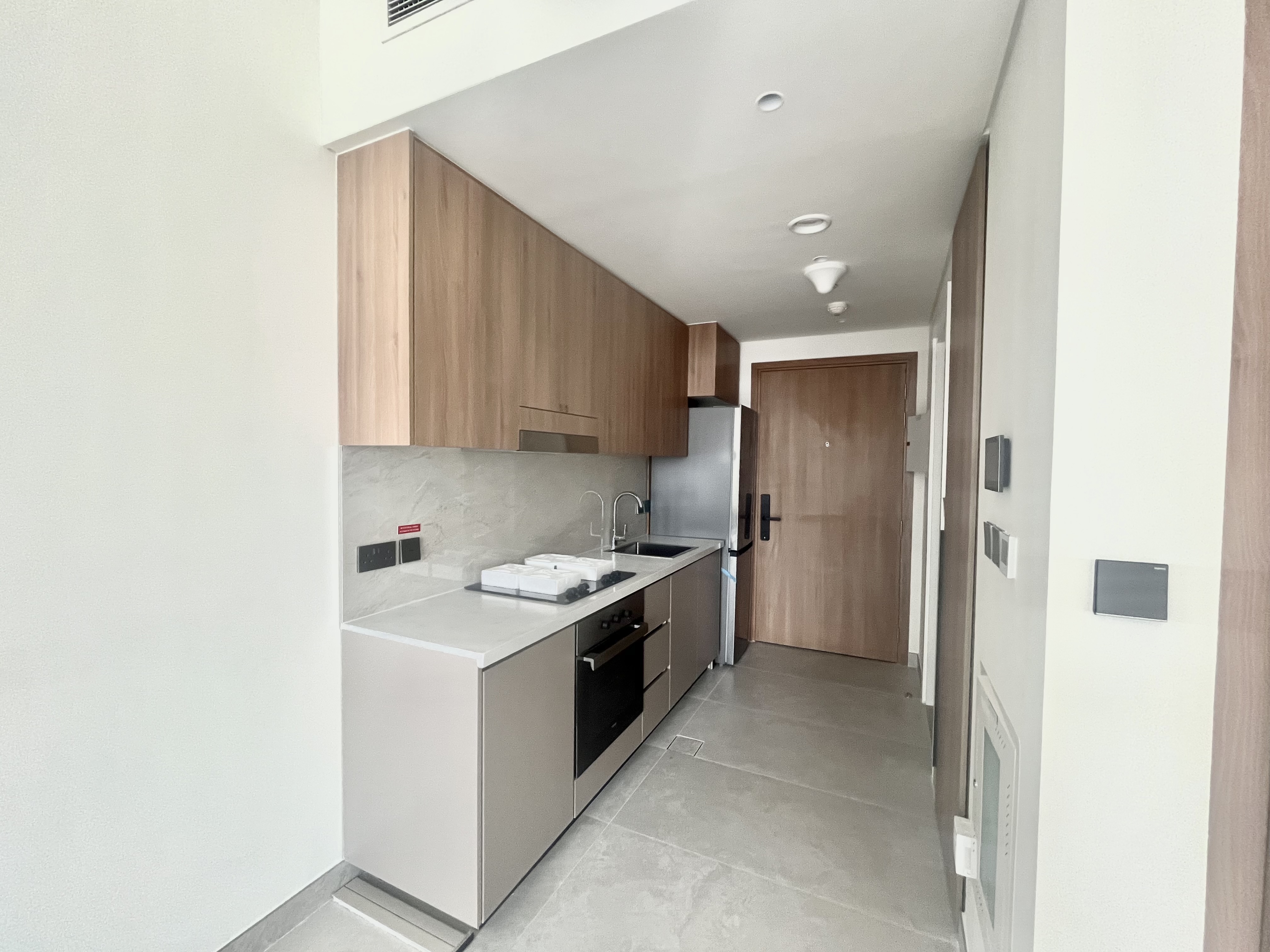 Vacant | Brand New | Modern Finishing