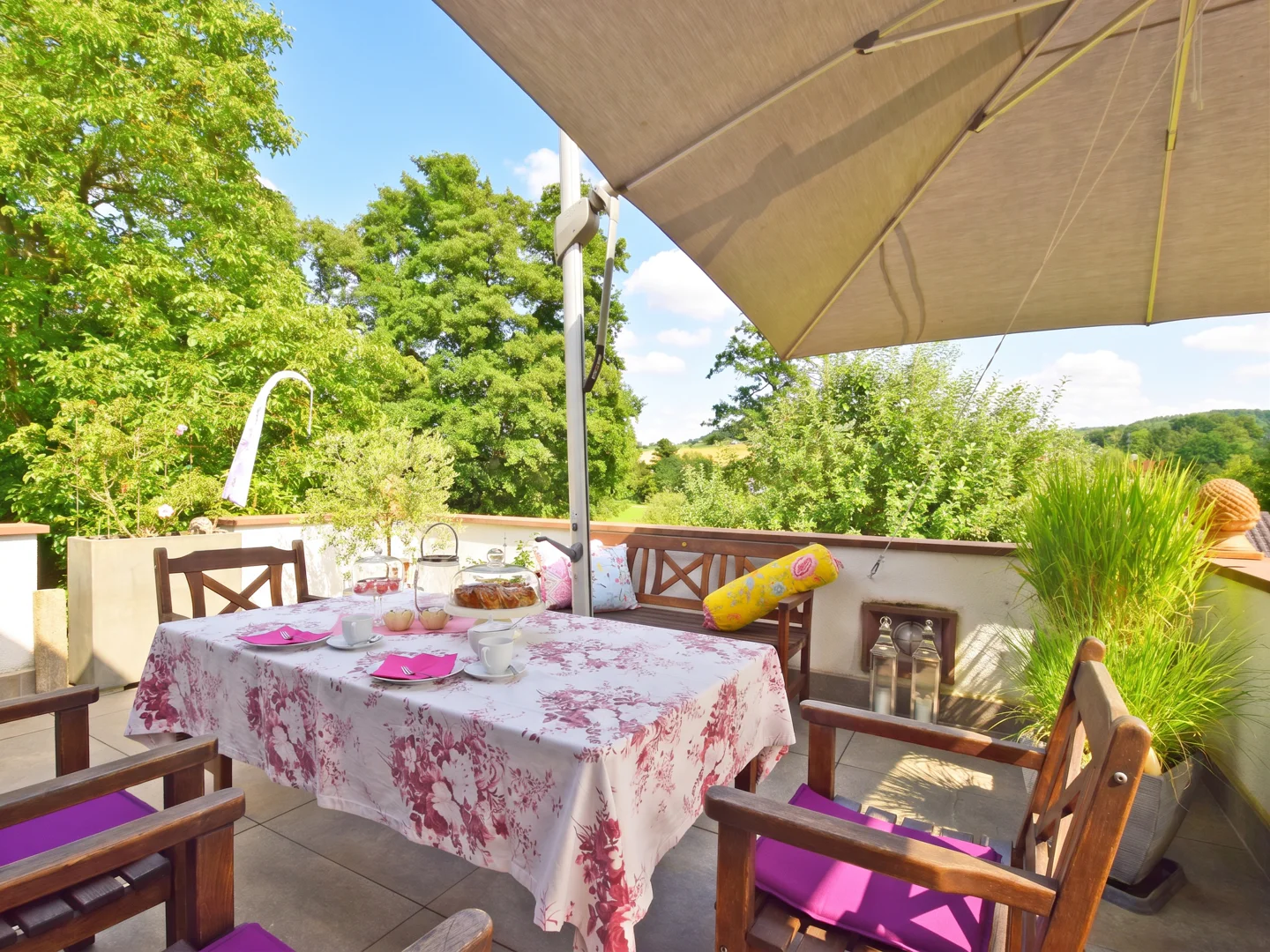Stilvolle Maisonettewohnung mit Garten, Terrasse & 2 Stellplätze - Photo 4