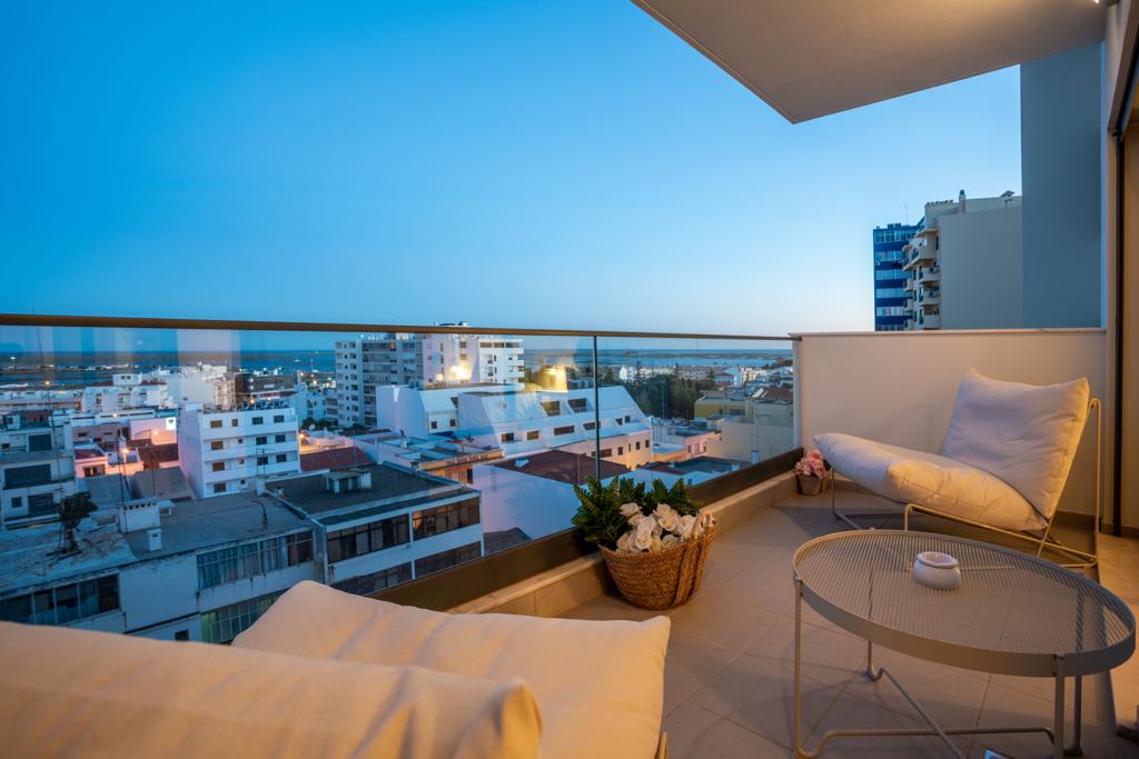 3-Bedroom Apartment with Ria Formosa Views in Faro