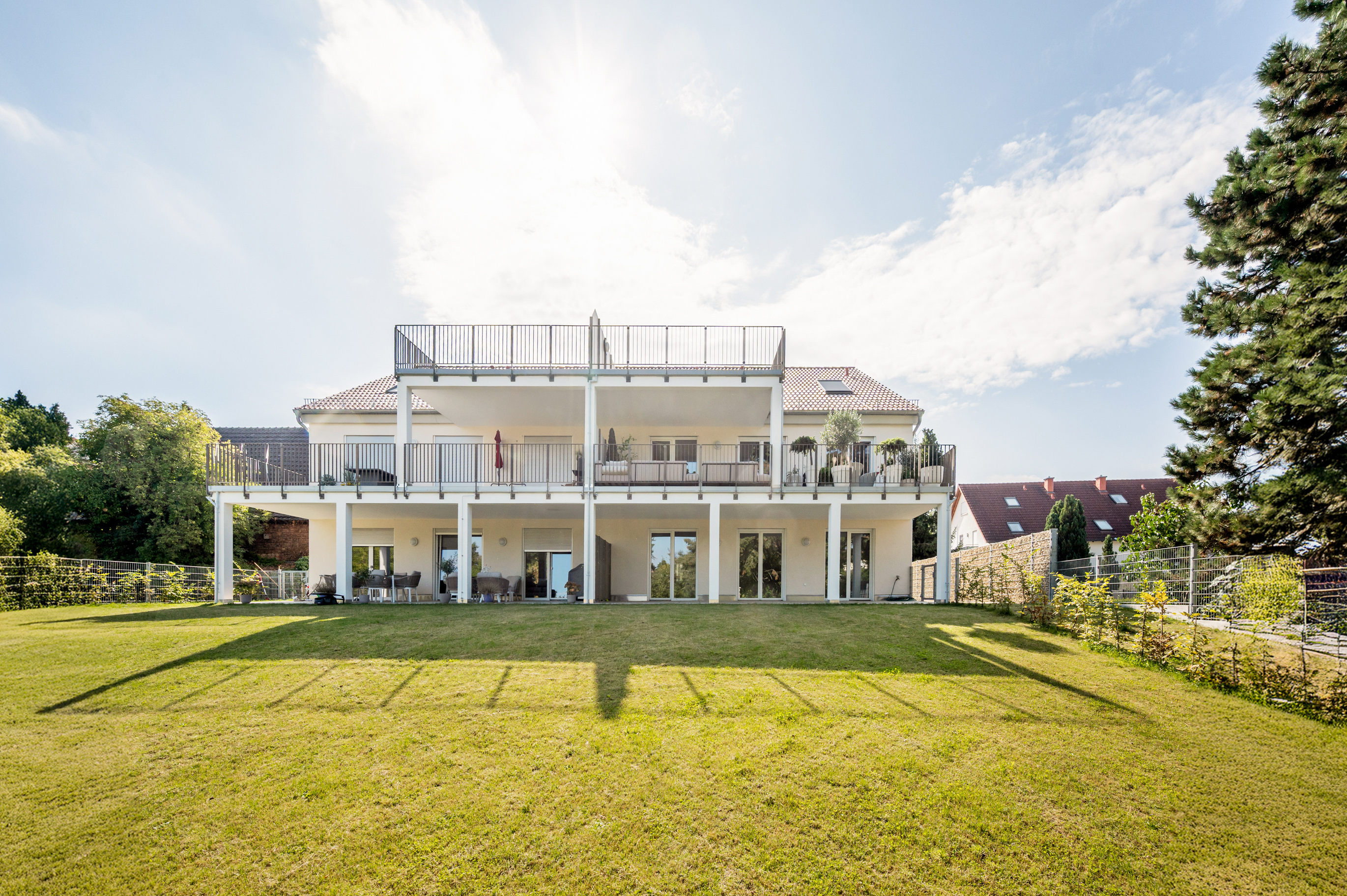Haus-in-Haus-Gefühl mit großem Garten – hochwertige, barrierefreie Neubau-Erdgeschosswohnung!