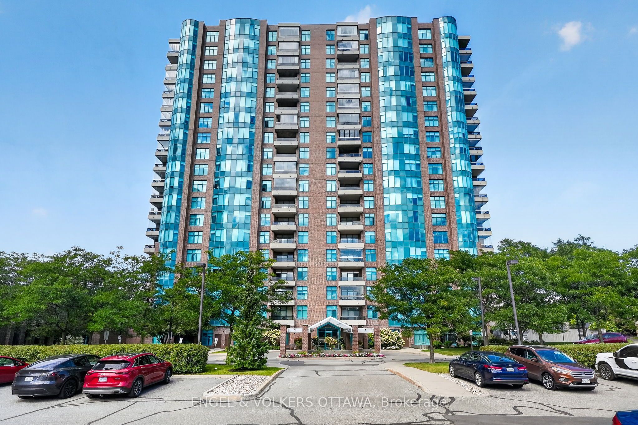 Spacious 2-Bedroom Residence with Sweeping 16th-Floor Views