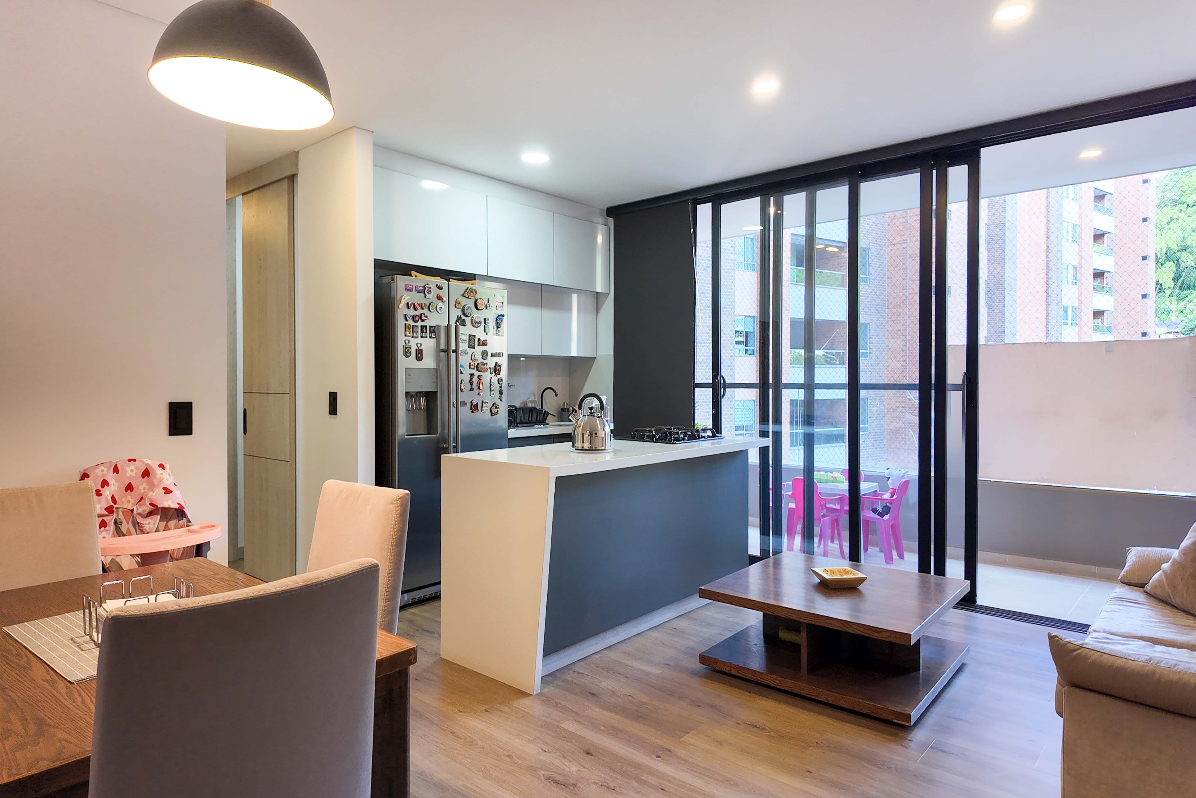 Apartamento con balcón y clubhouse para venta en Envigado