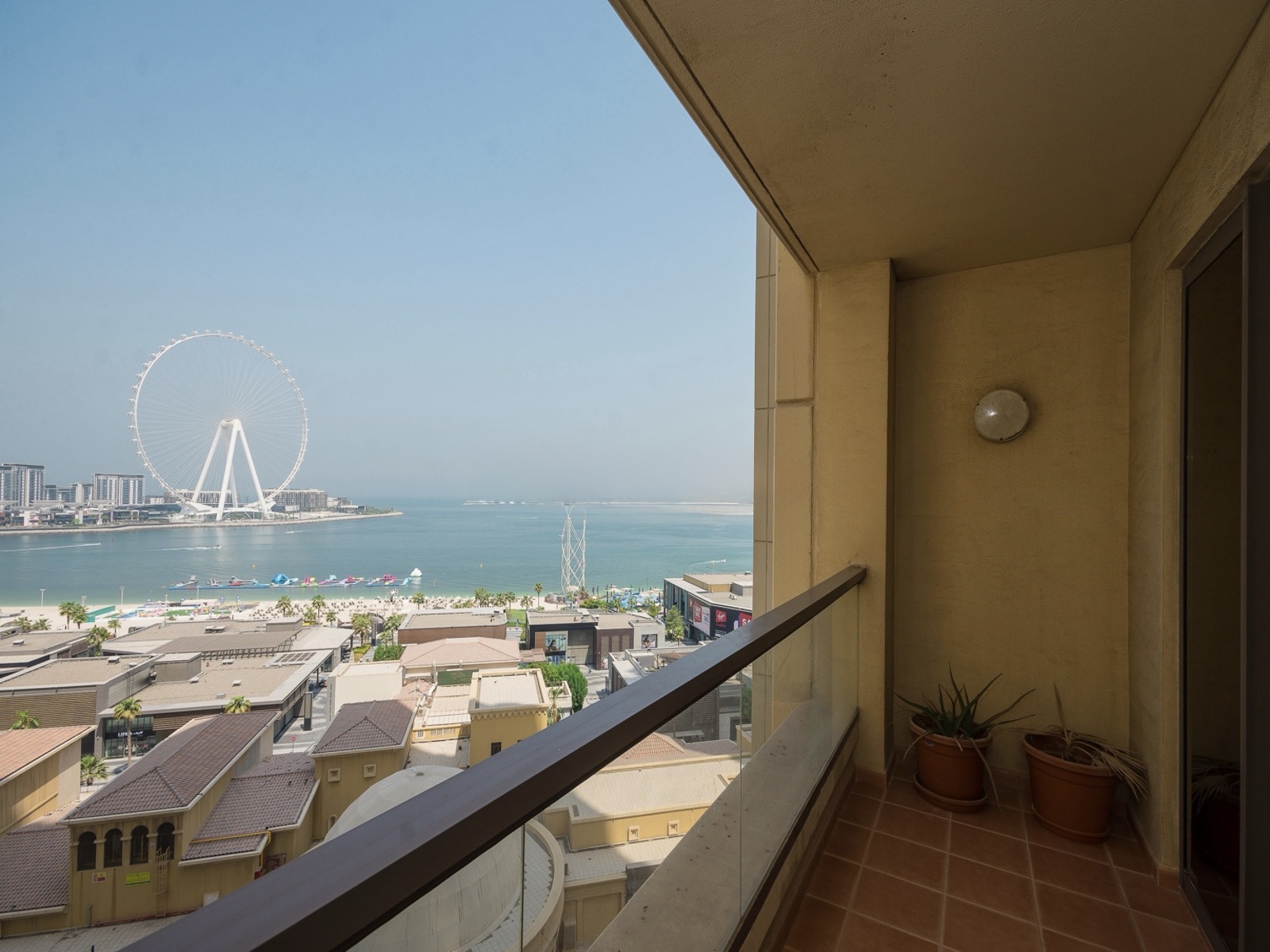 Sea View I Unfurnished I Vacant
