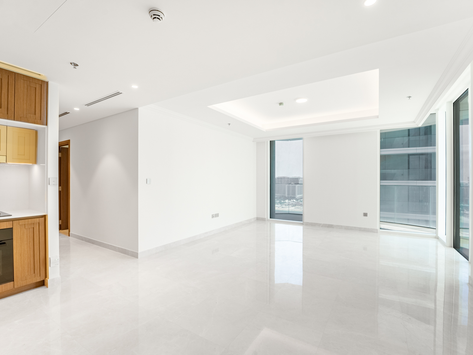 Unfurnished I High Floor I Private Beach