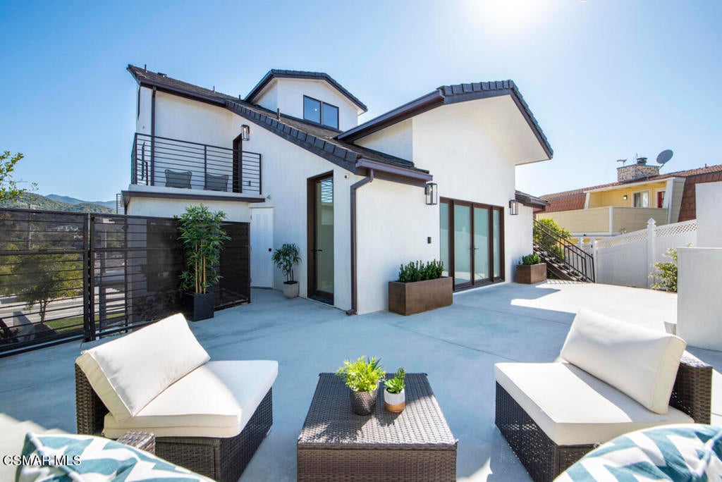 The Lake Edge House