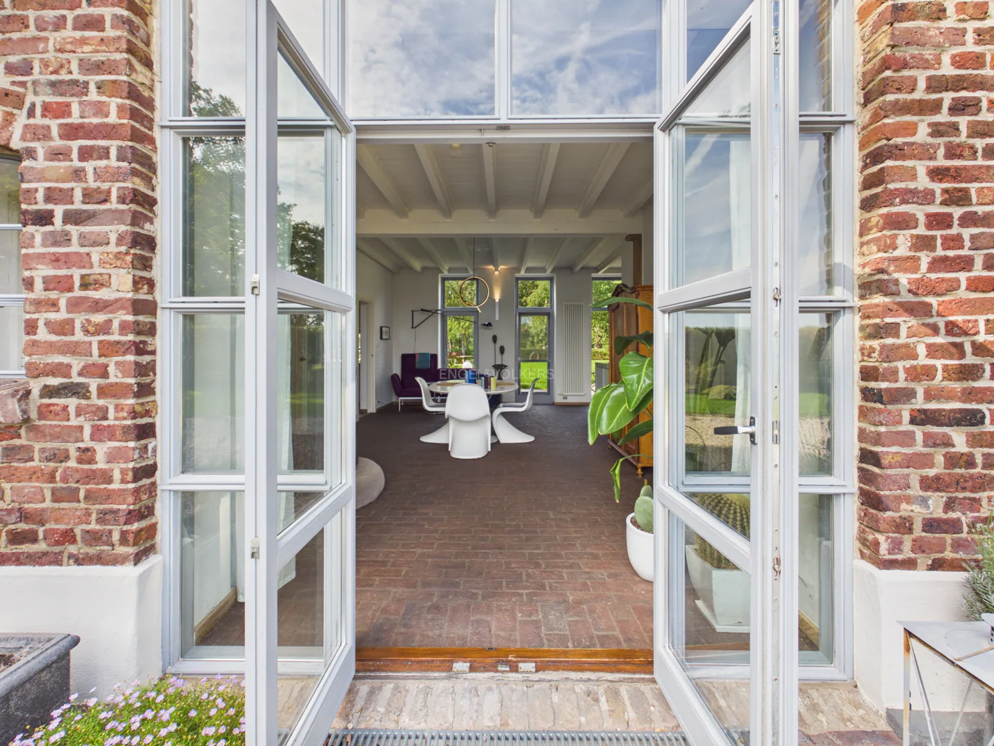 Denkmalgeschütztes Bauernhaus mit trendiger Architektur in absoluter Alleinlage - Photo 4