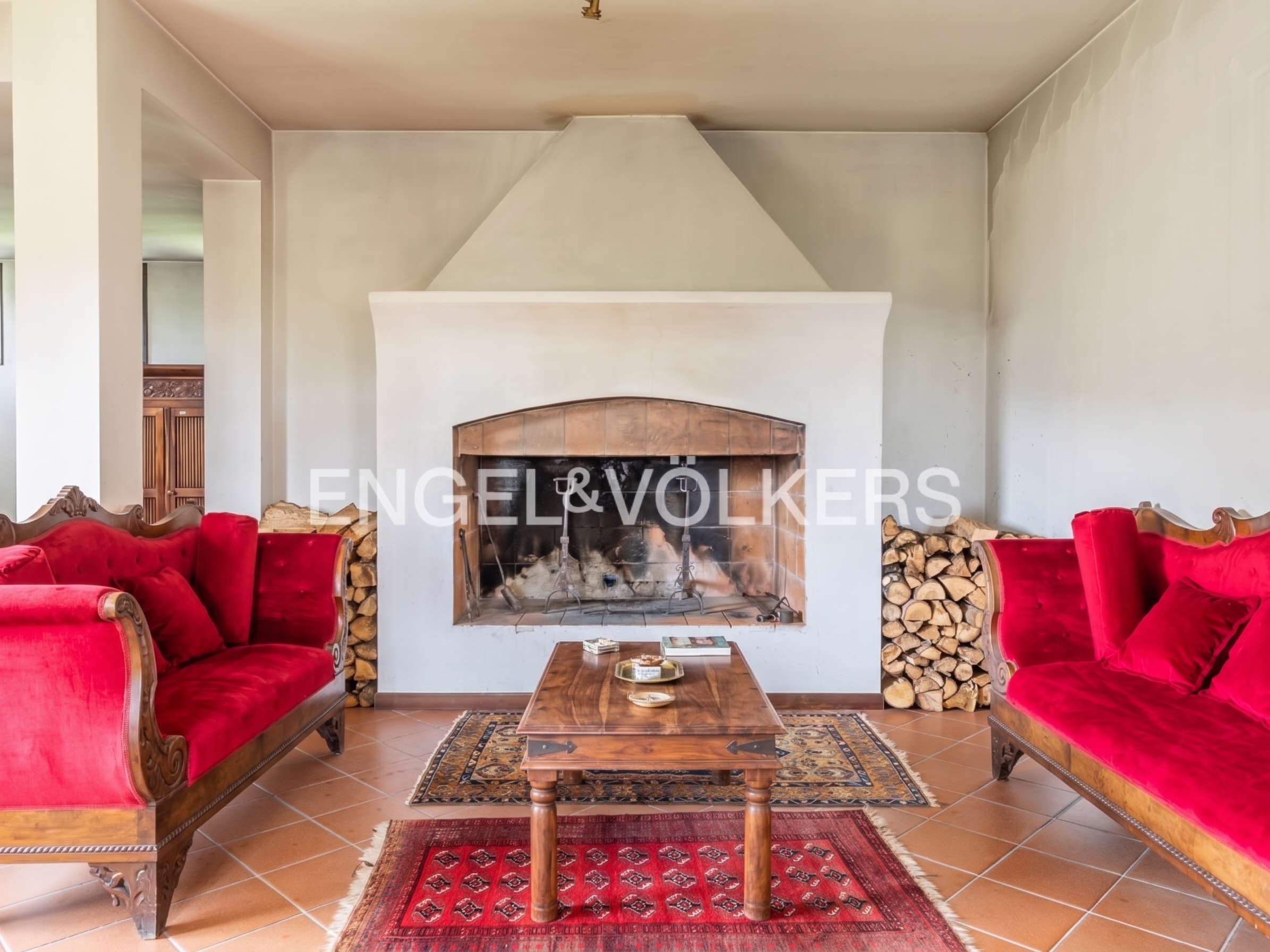 Detached single-family villa with 6 hectares of parkland