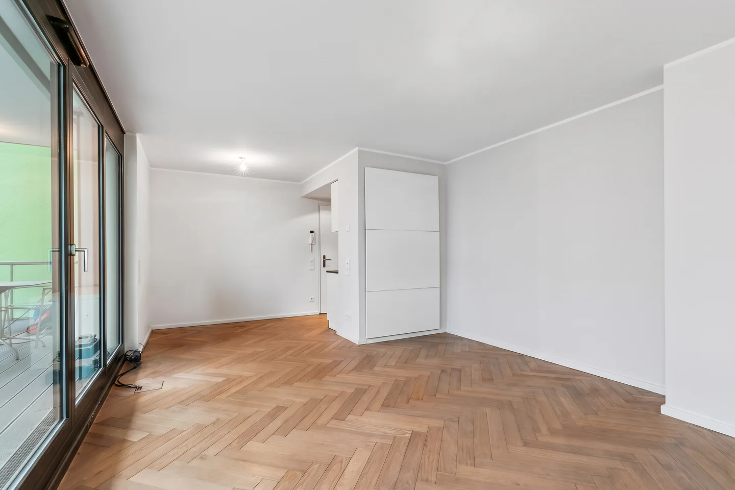 Besondere Lage, besonderer Blick: Hochwertige 2-Zimmer Wohnung mit sonniger Dachterrasse direkt am Rhein - Photo 1