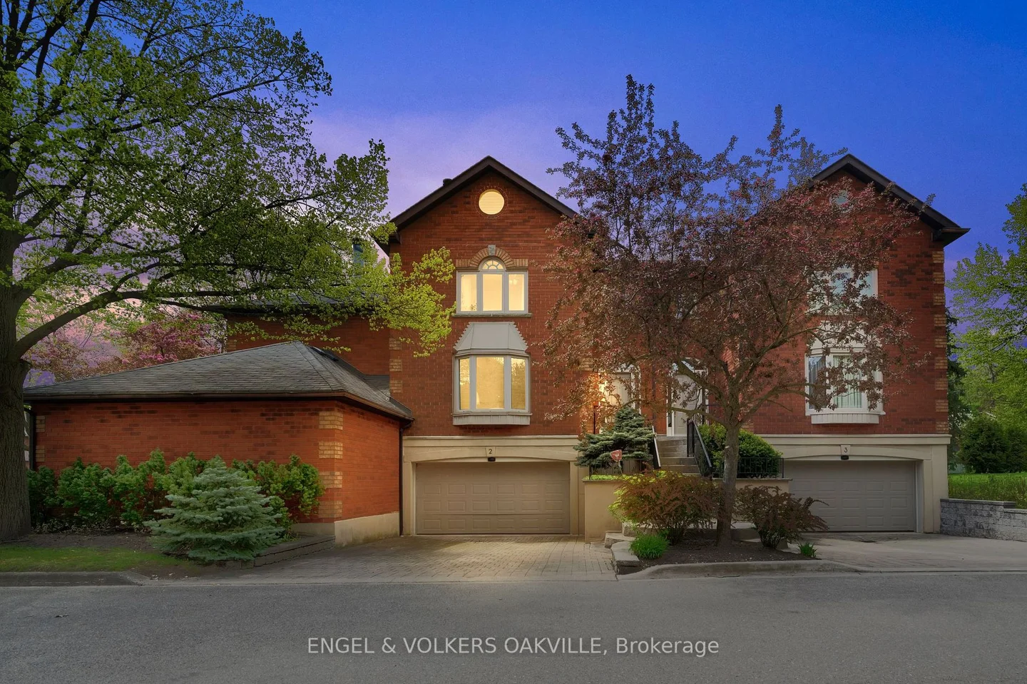 Luxurious Living in Lorne Park