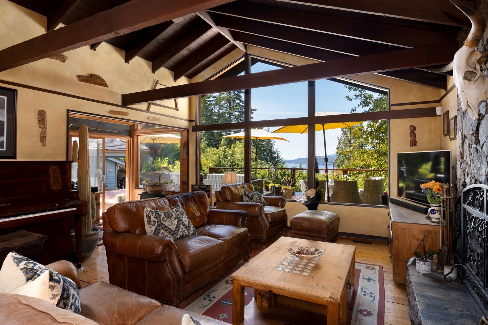 Post and Beam Rancher with Spectacular Howe Sound Views