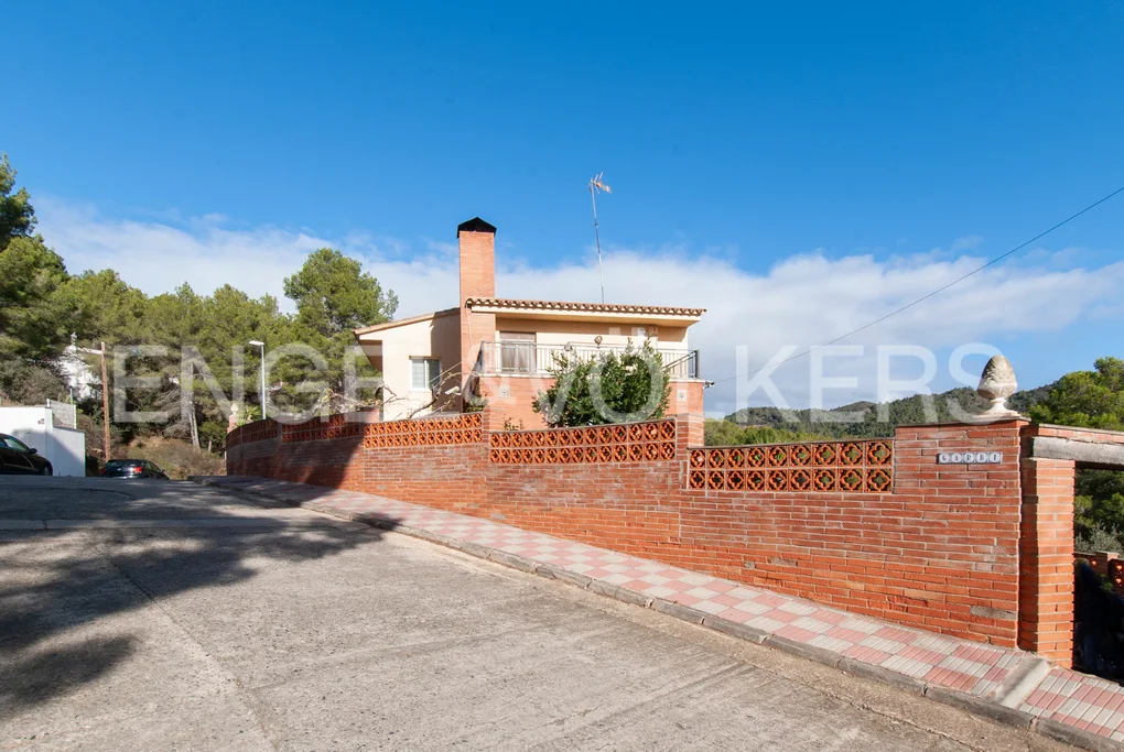 House in Riudecanyes with panoramic views