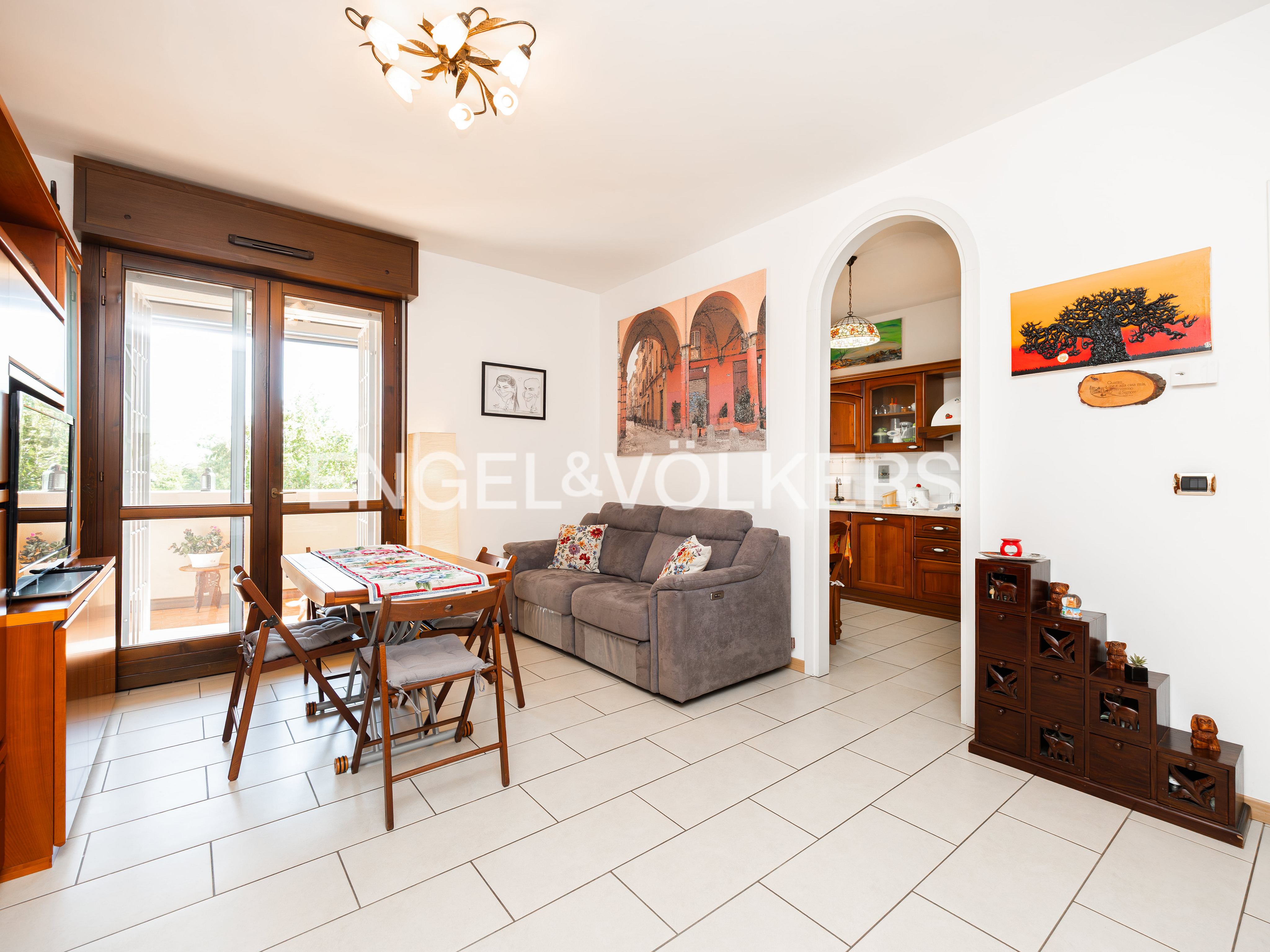 Elegant apartment with three loggias in the heart of San Lazzaro di Savena