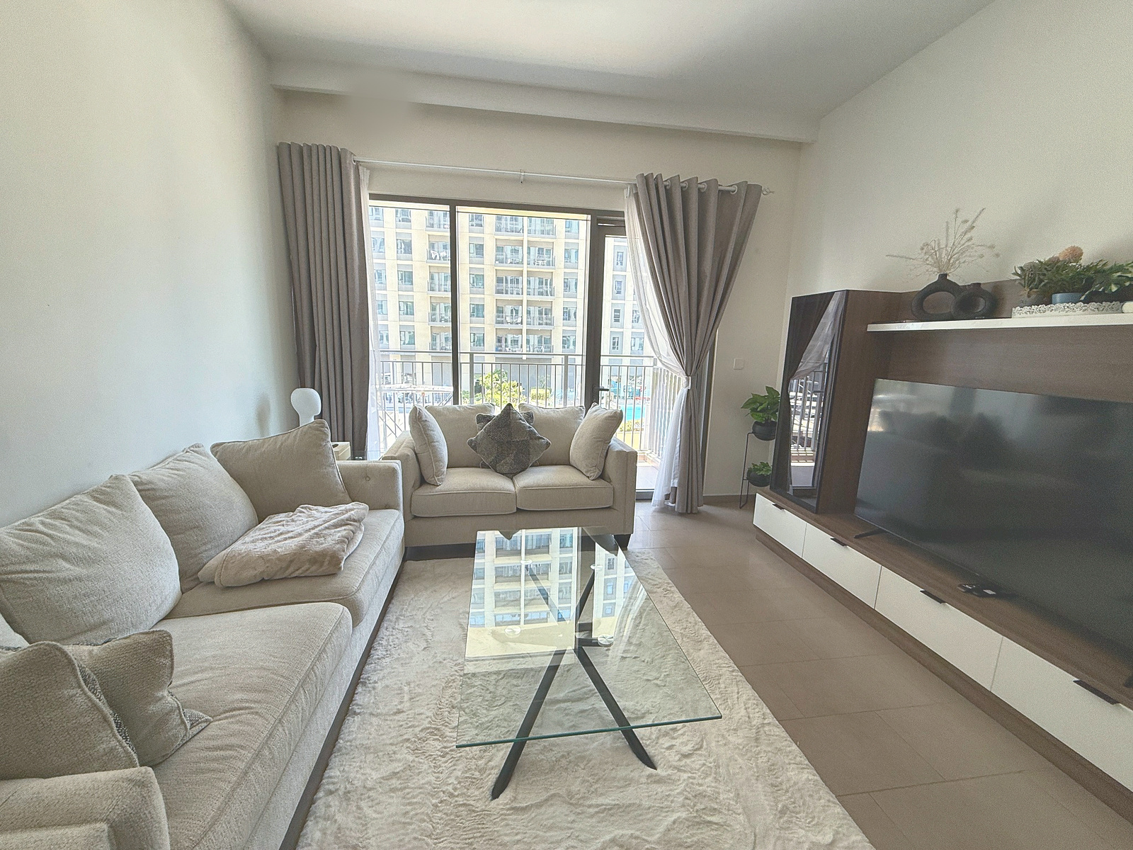 Fully Furnished | Low Floor | Vacant