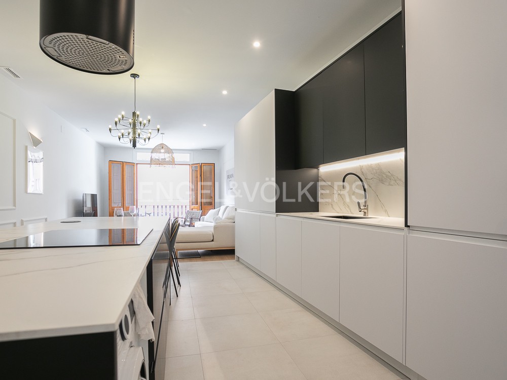 Brand new luxury flat next to Central Market