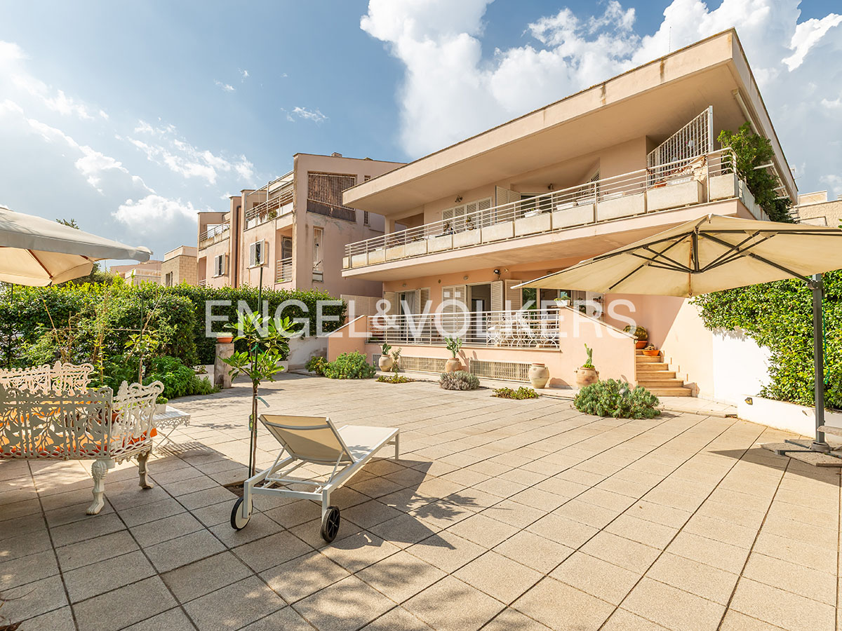 Terraced house with large garden and shared pool in Fregene
