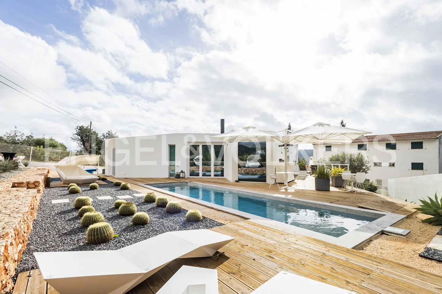 Villa located in the heart of the Algarve, in harmony with nature