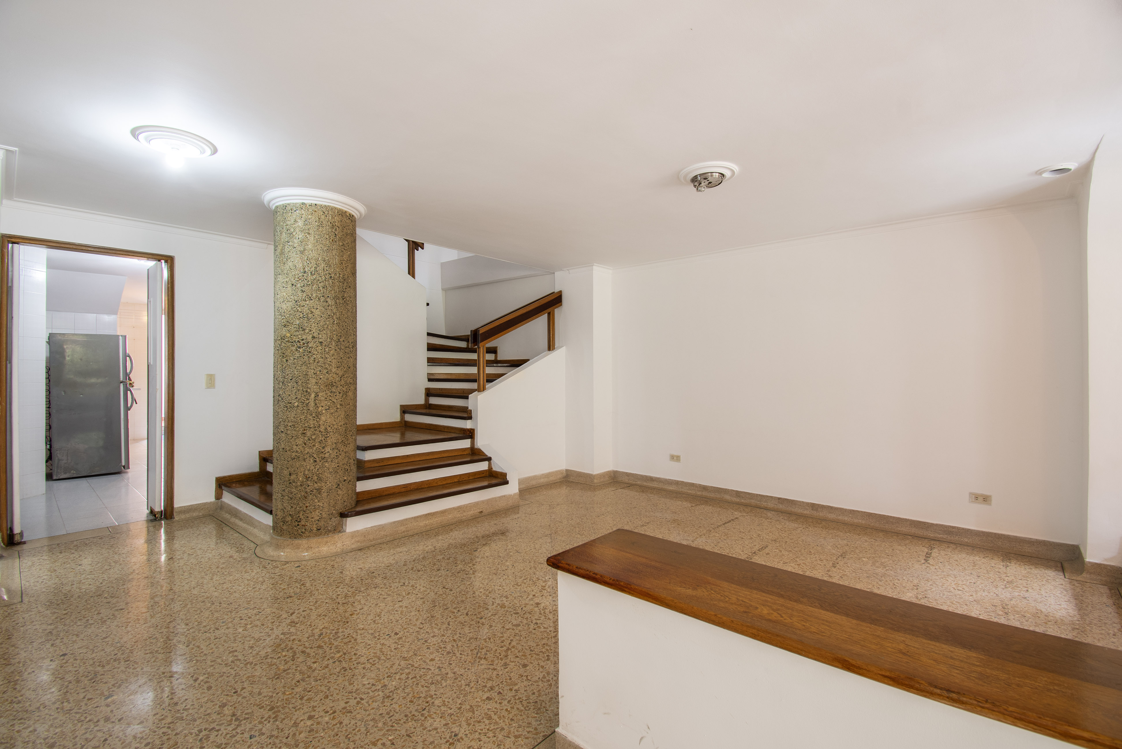 Amplio apartamento para venta en Laureles