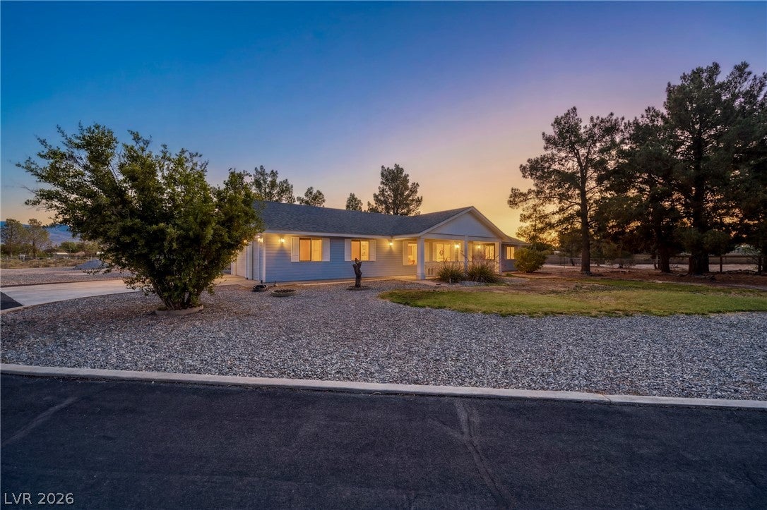 Country Charm Meets Custom Craftsmanship on 1 Acre Land