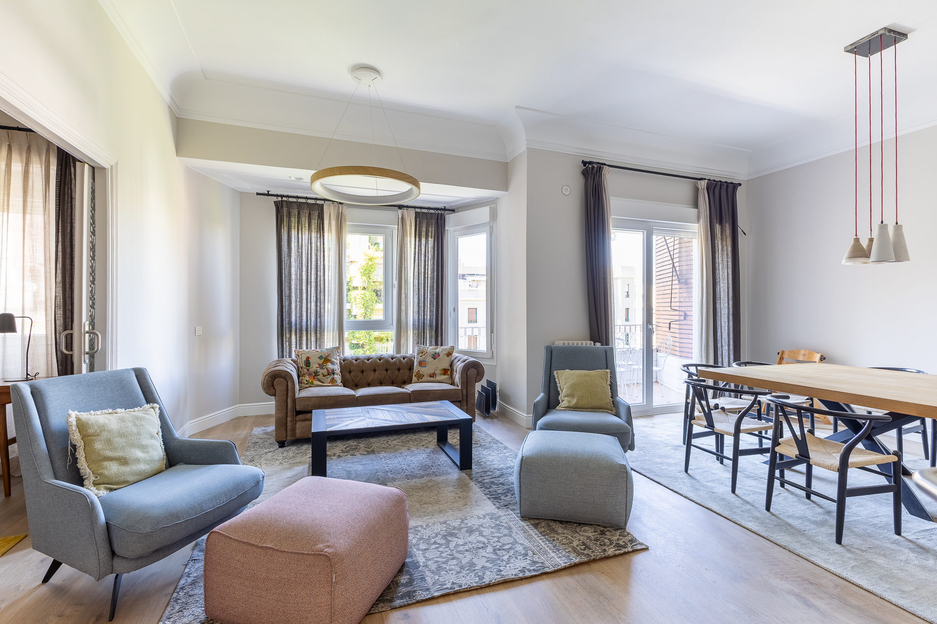 Spectacular renovated property on the fifth floor with a terrace.