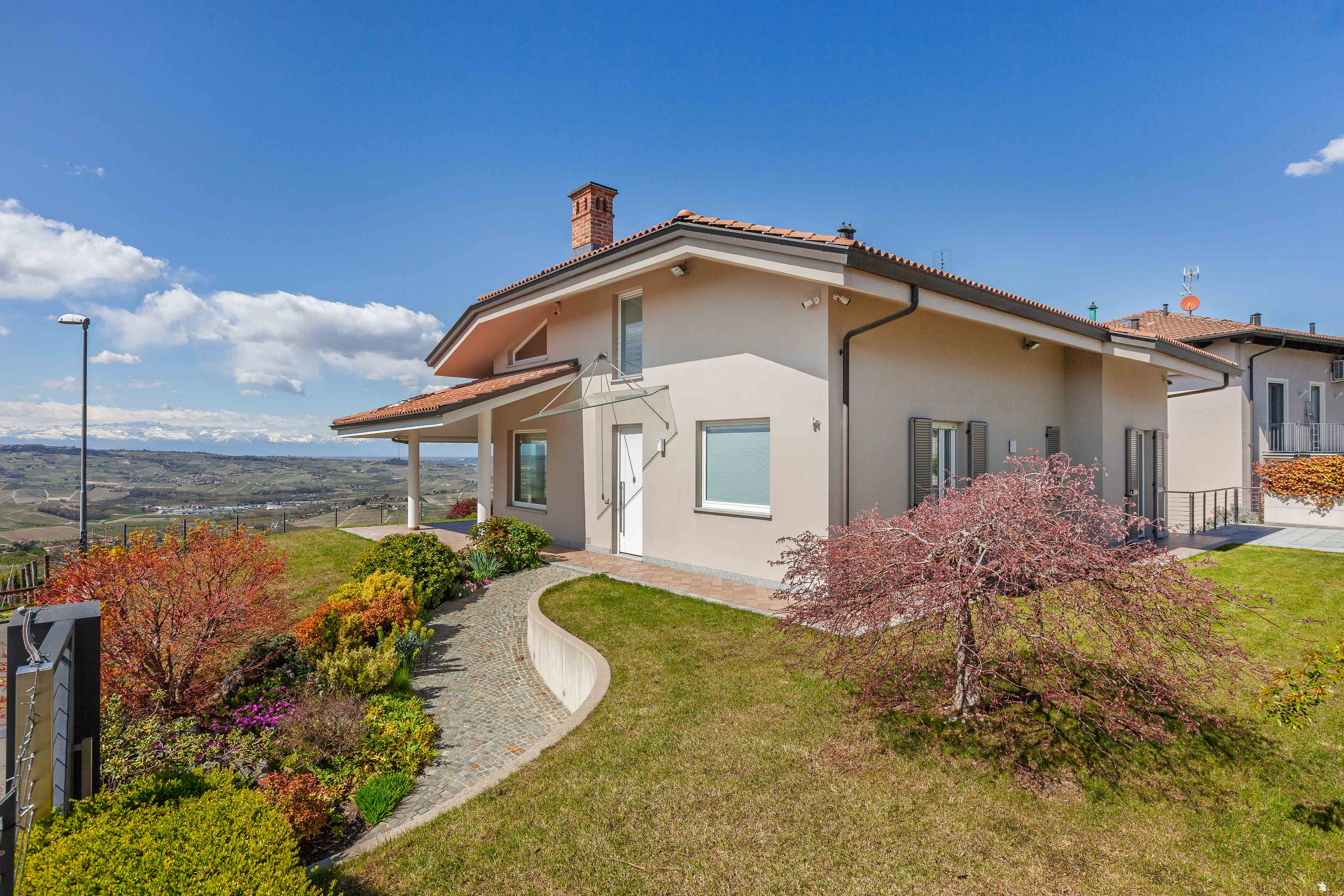 Contemporary elegance with an exclusive view