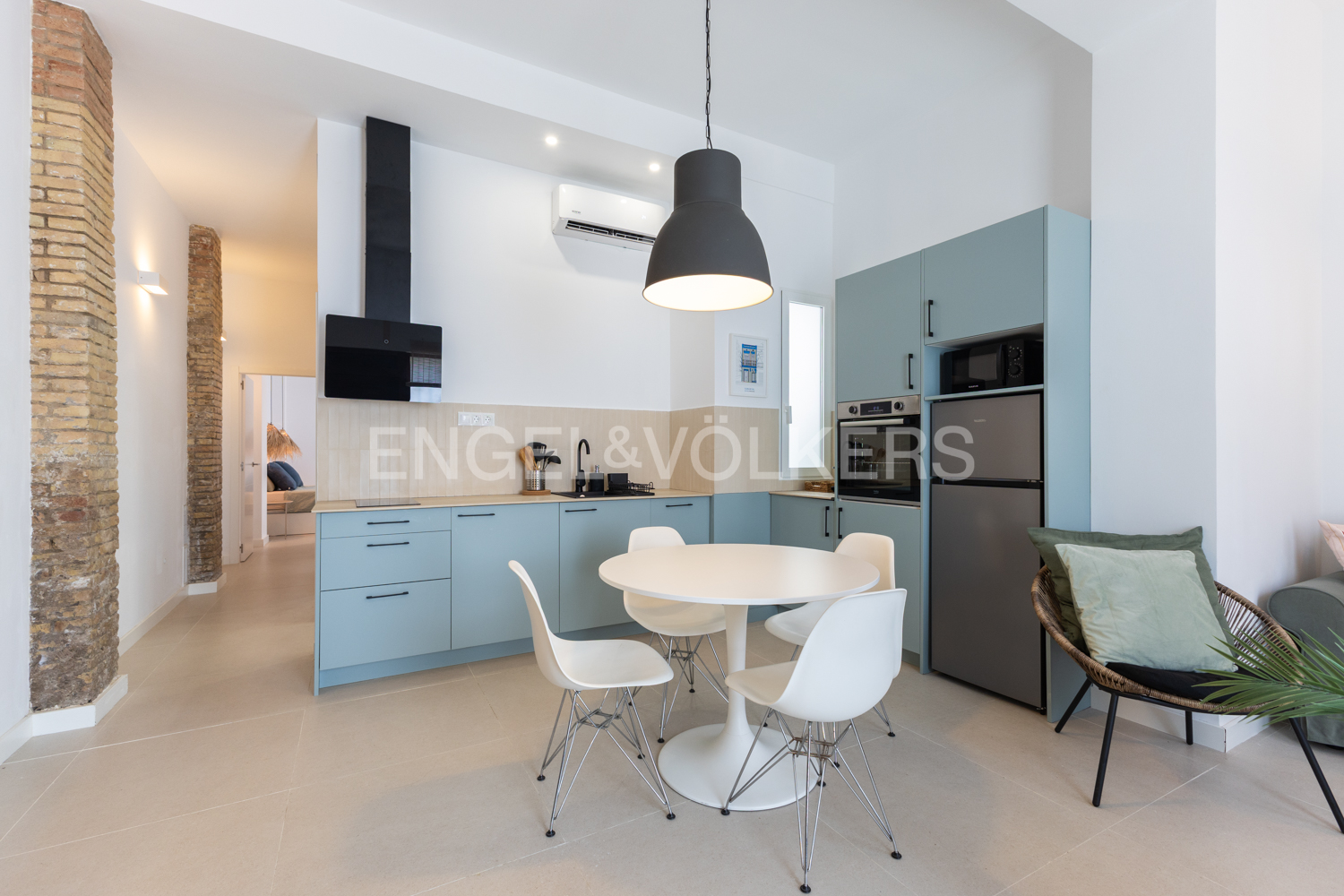 Bright apartment located in El Cabanyal - short stay