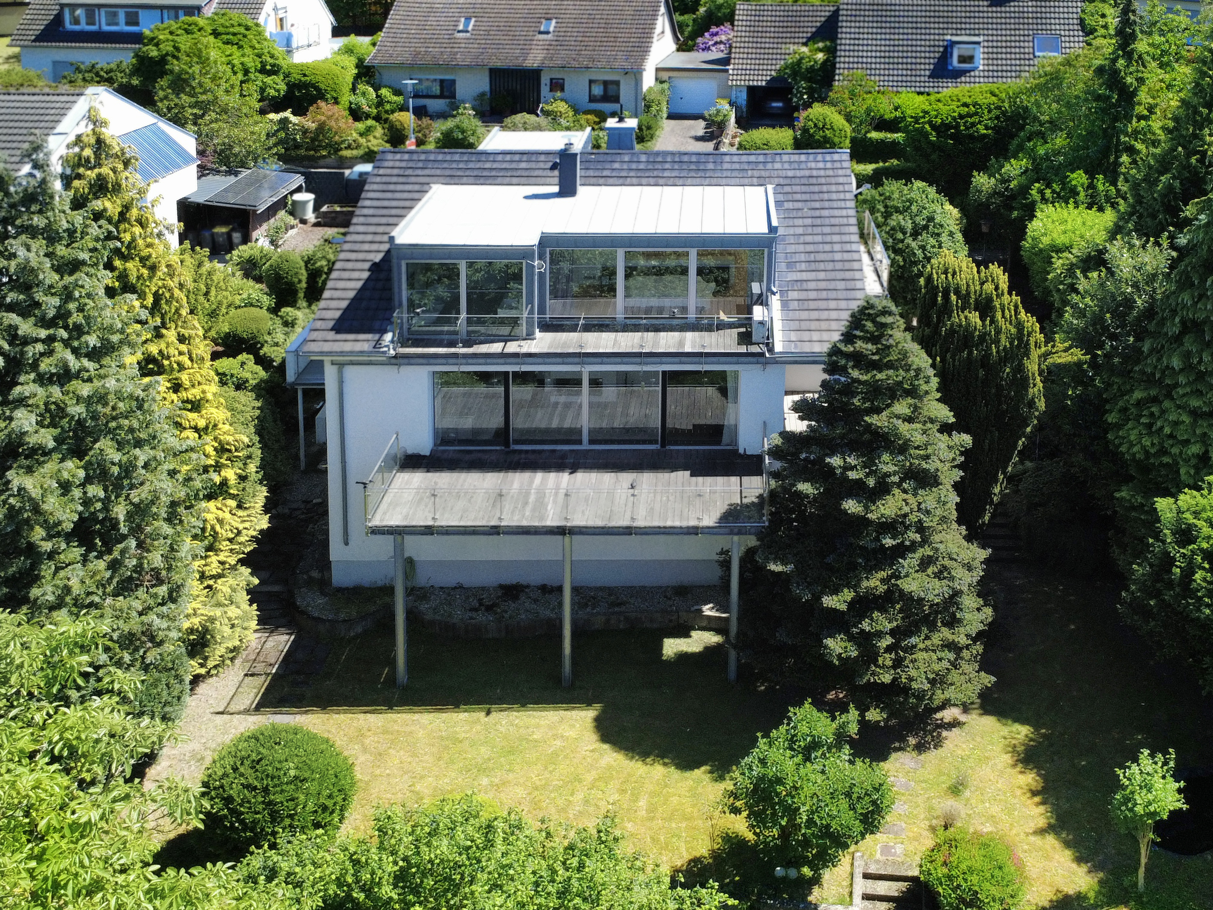 Gesundes Wohnen - Großes EFH mit Einliegerwohnung und Fernblick in begehrter Höhenlage