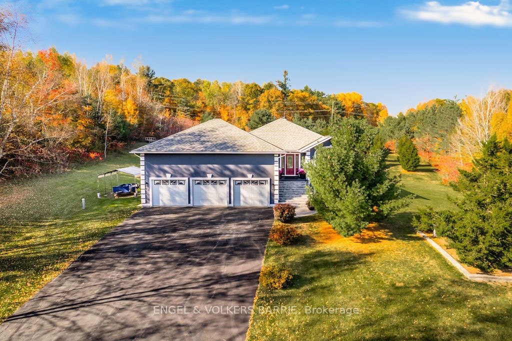 Estate Stunner Just Outside Penetanguishene