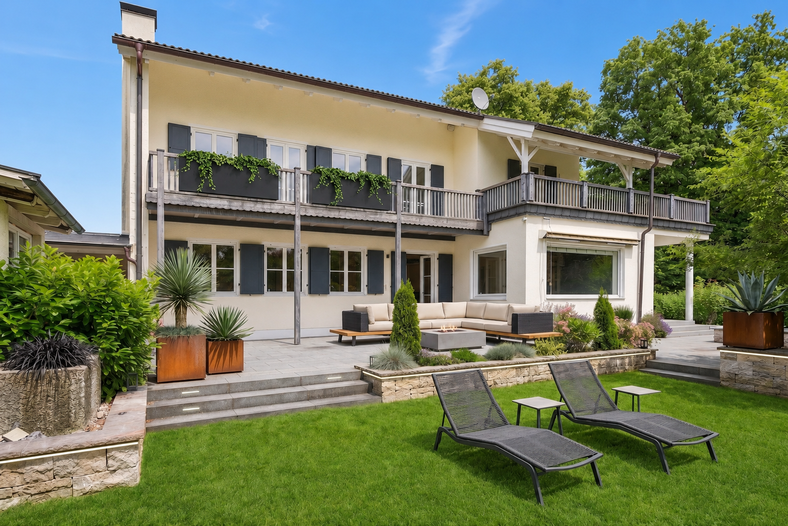 Eindrucksvolle Unternehmervilla mit Südgarten, Pool und großzügiger Dachterrasse