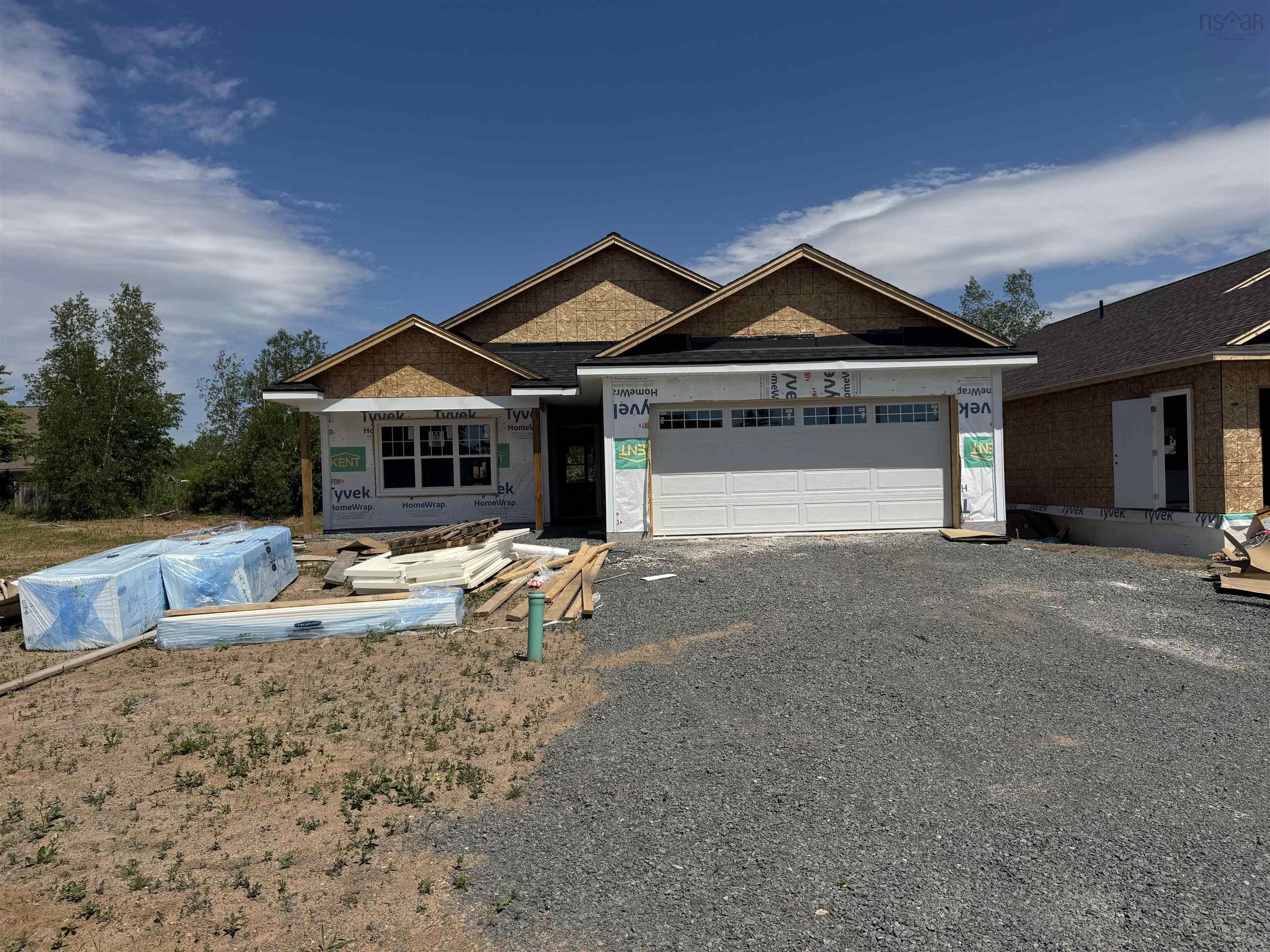 The Spartan: Stylish 2-Bed Garden Home with Garage