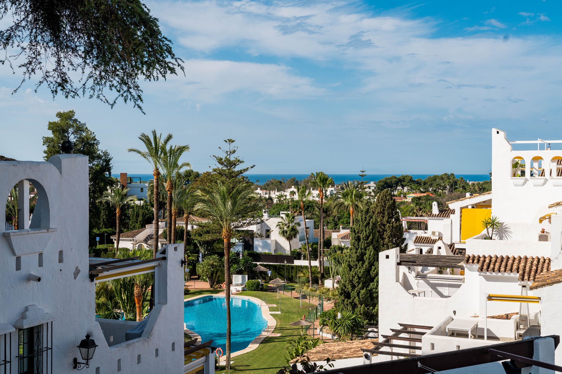 Skandy-Style Apartment with Tourist Licence and sea views from Roof-top in Aldea Blanca, Nueva Andalucía