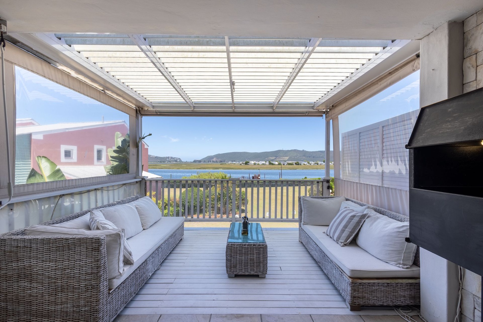 Pet Friendly Property with Breathtaking Lagoon Views