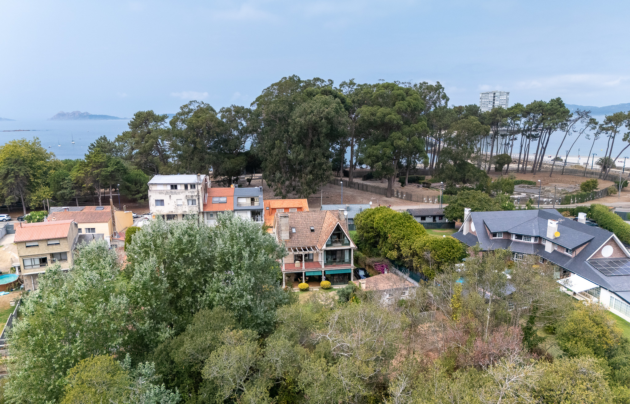 Exclusiva casa de piedra con jardín en Canido