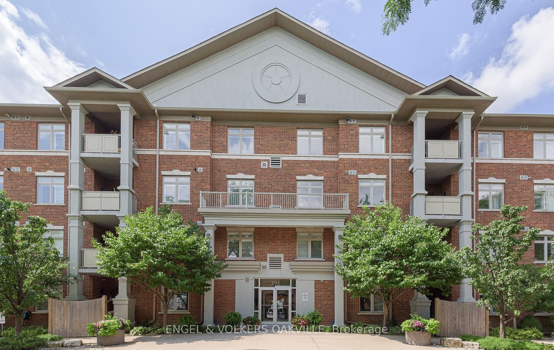 Spacious Aldershot Condo with Style & Convenience