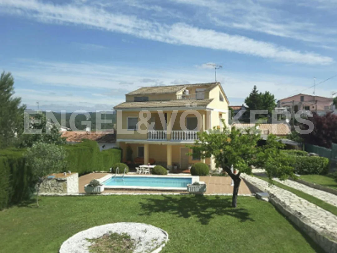 Nice property with garden and pool
