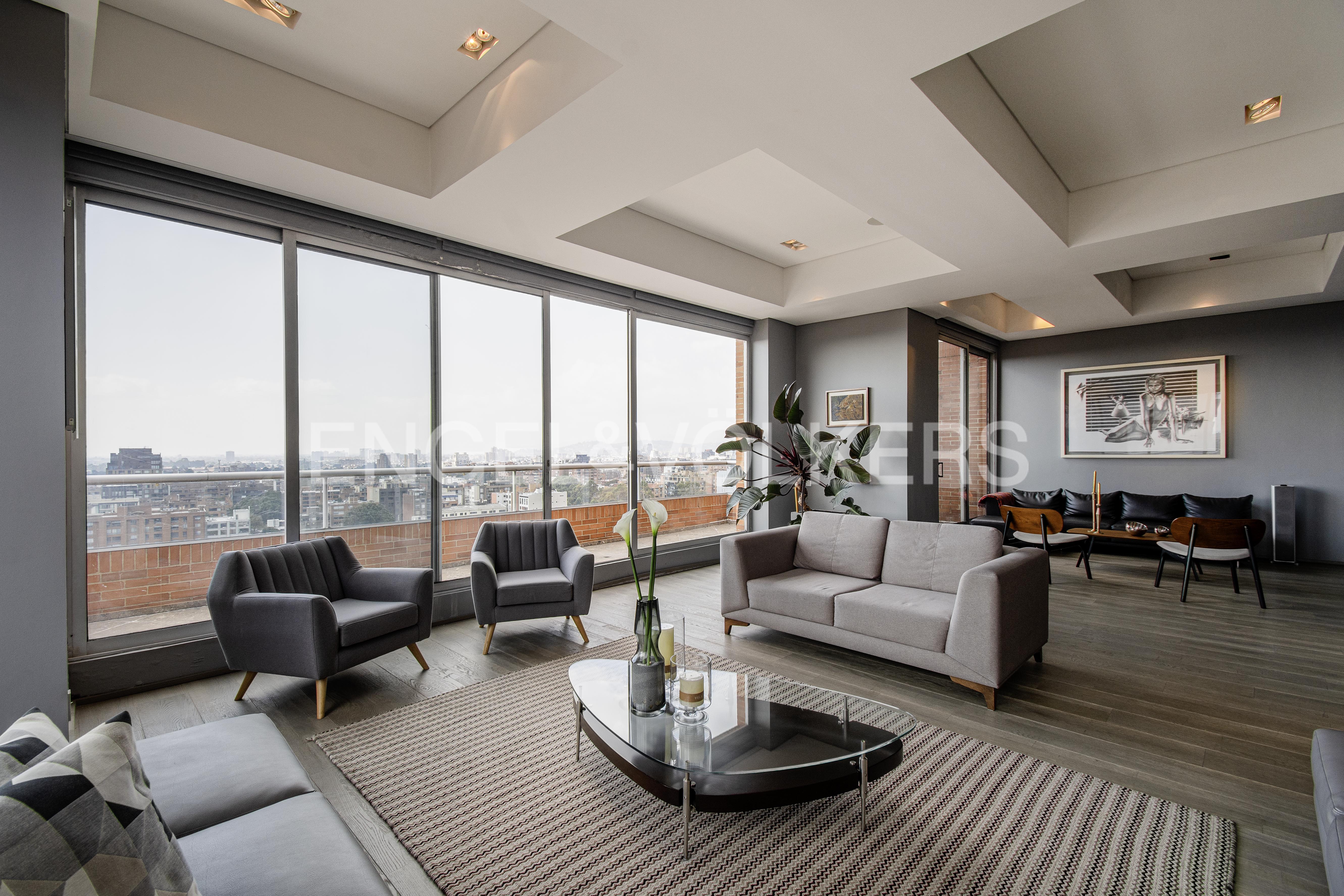 Penthouse con terraza y vista para arriendo en La Cabrera