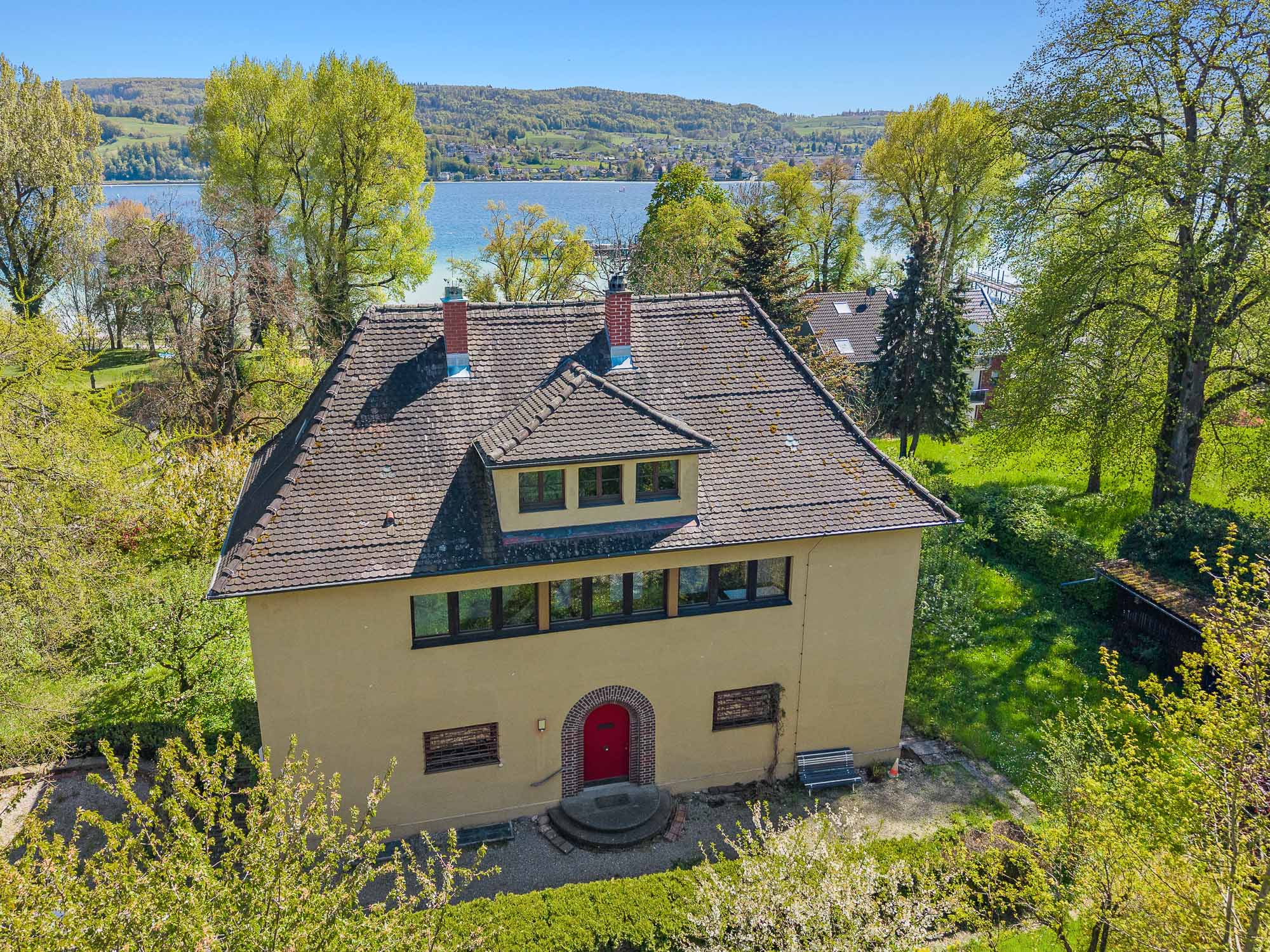 Historische Villa auf parkähnlichem Grundstück mit zusätzlichem Entwicklungspotenzial