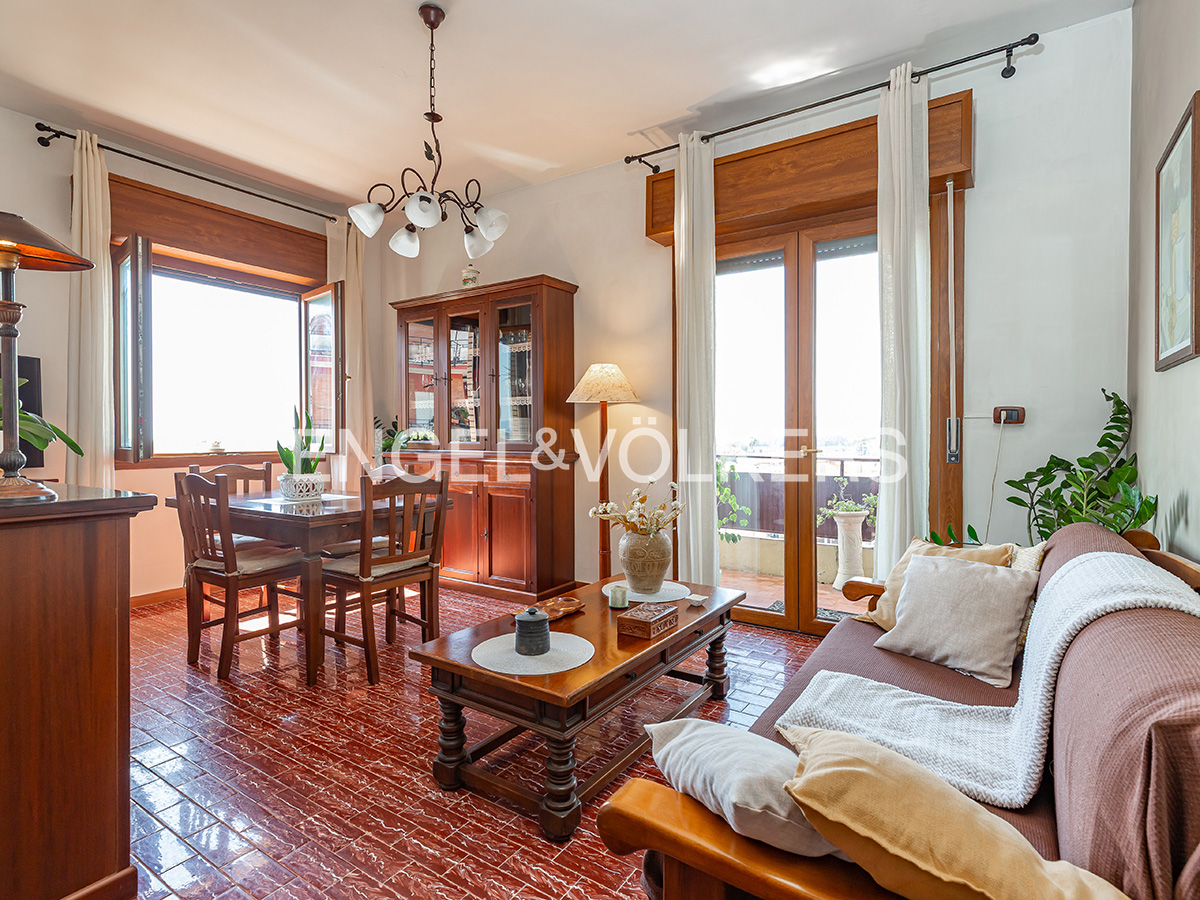Bright three-room apartment on a high floor with panoramic terrace at Ladispoli