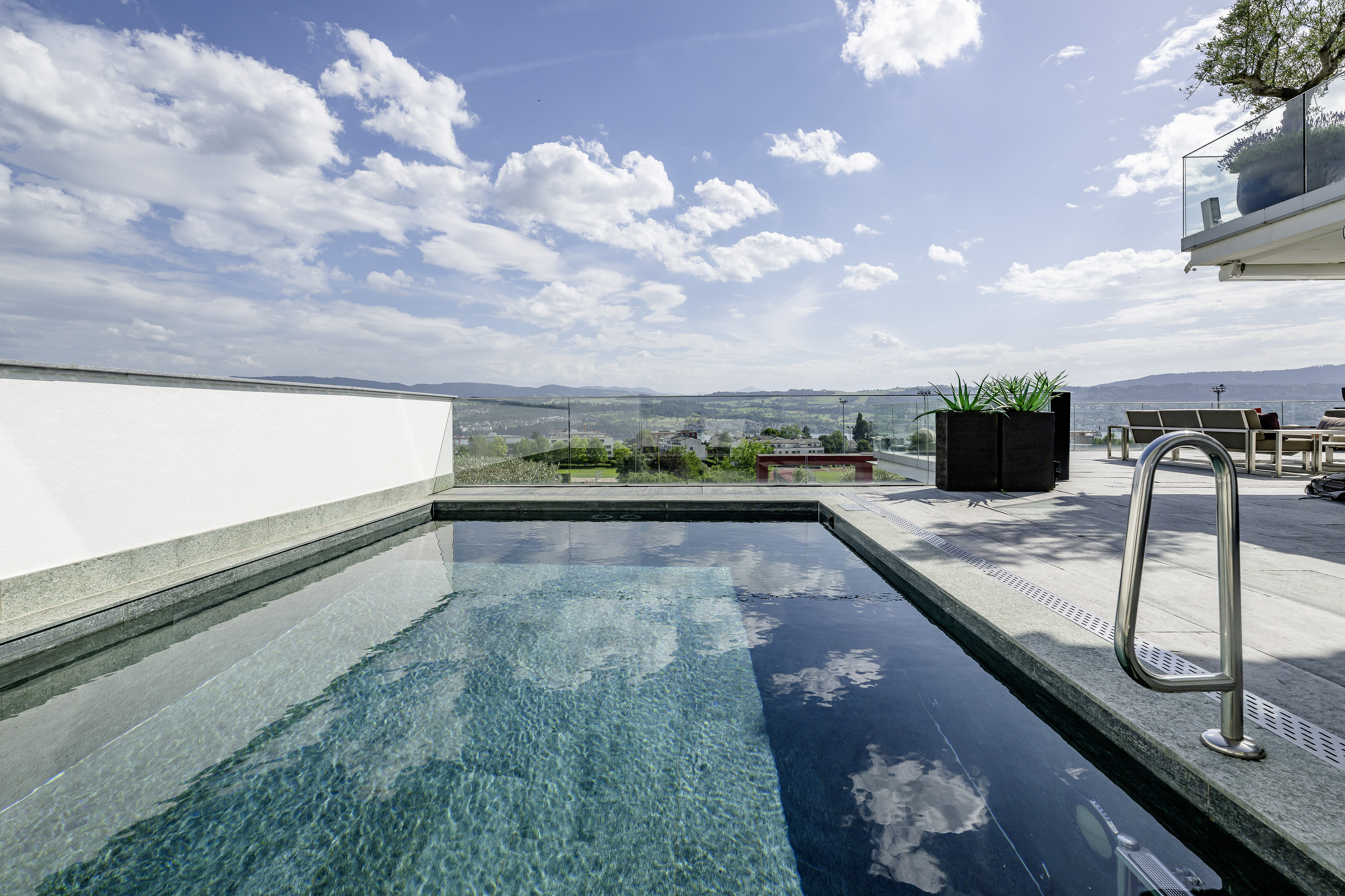 Loge avec piscine et vue sur le lac