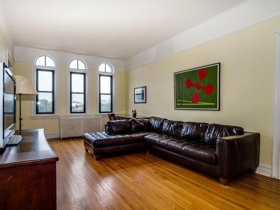 Charming Condo in Gloria Gables!