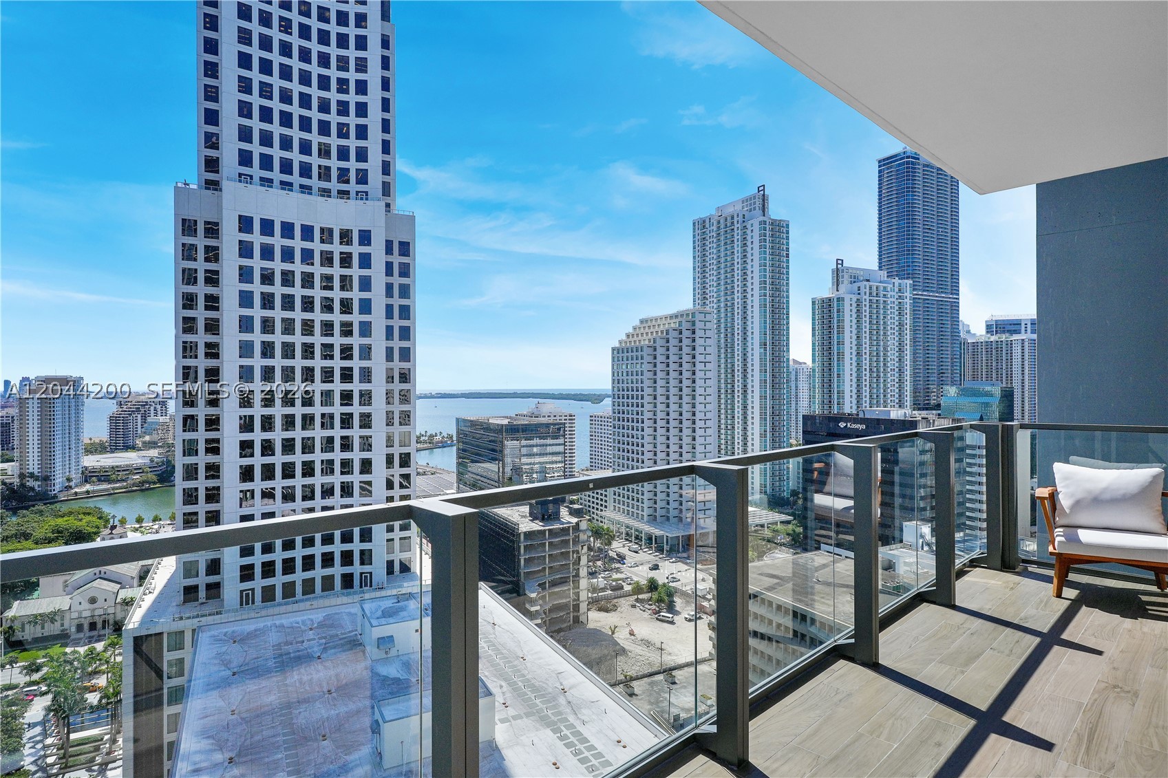 1B/1.5B in the desirable Reach at Brickell City Center