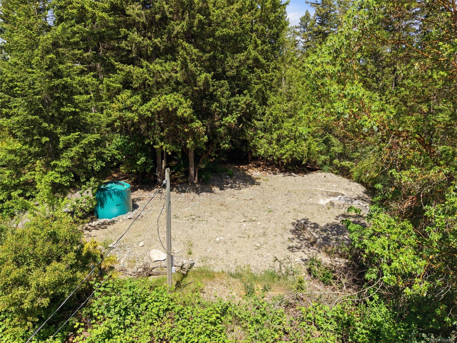 Bring your ideas to this private and sunny 0.89-acre lot!